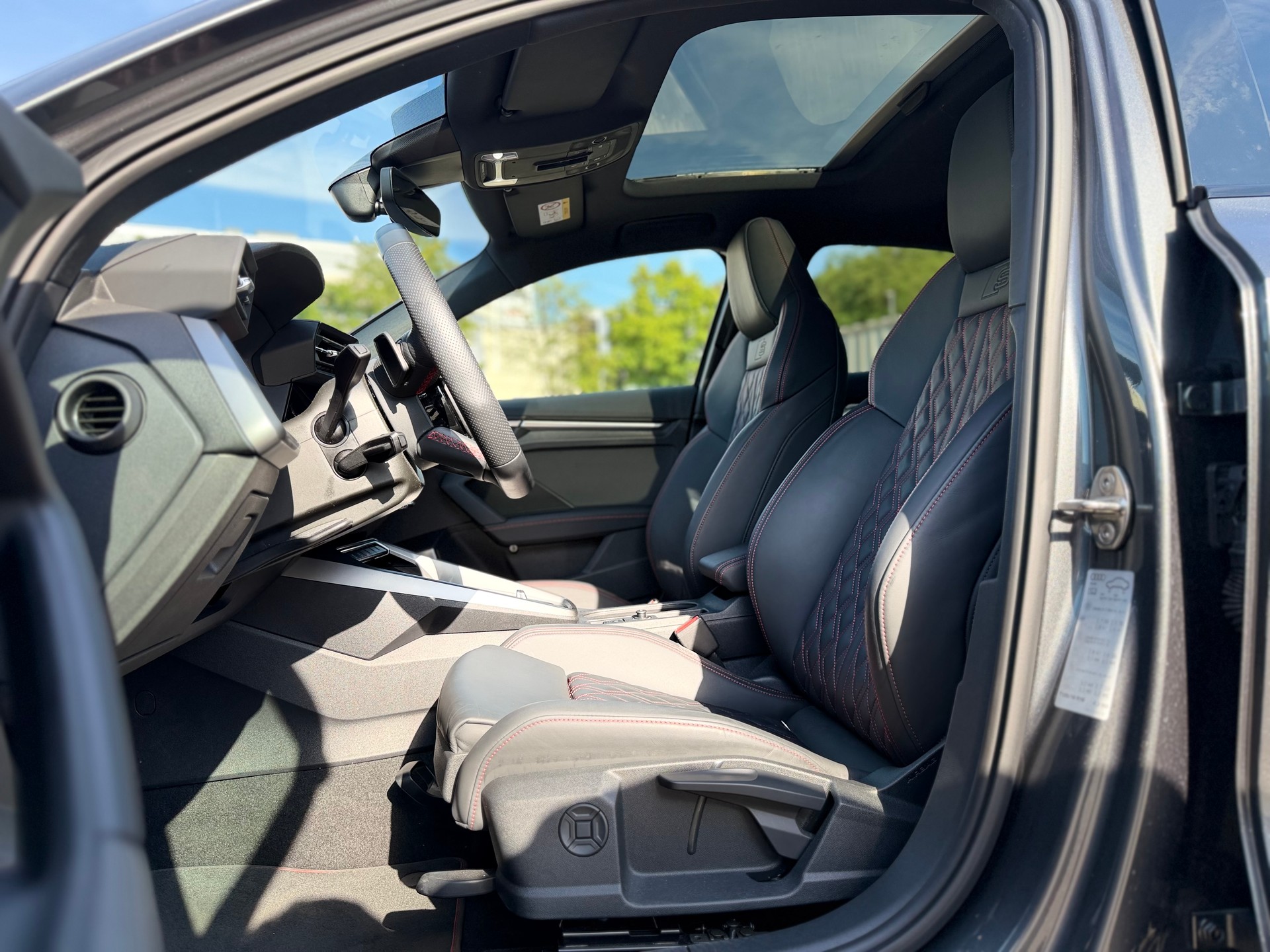 AUDI S3 Limousine 2.0 TFSI quattro S-tronic-image-12