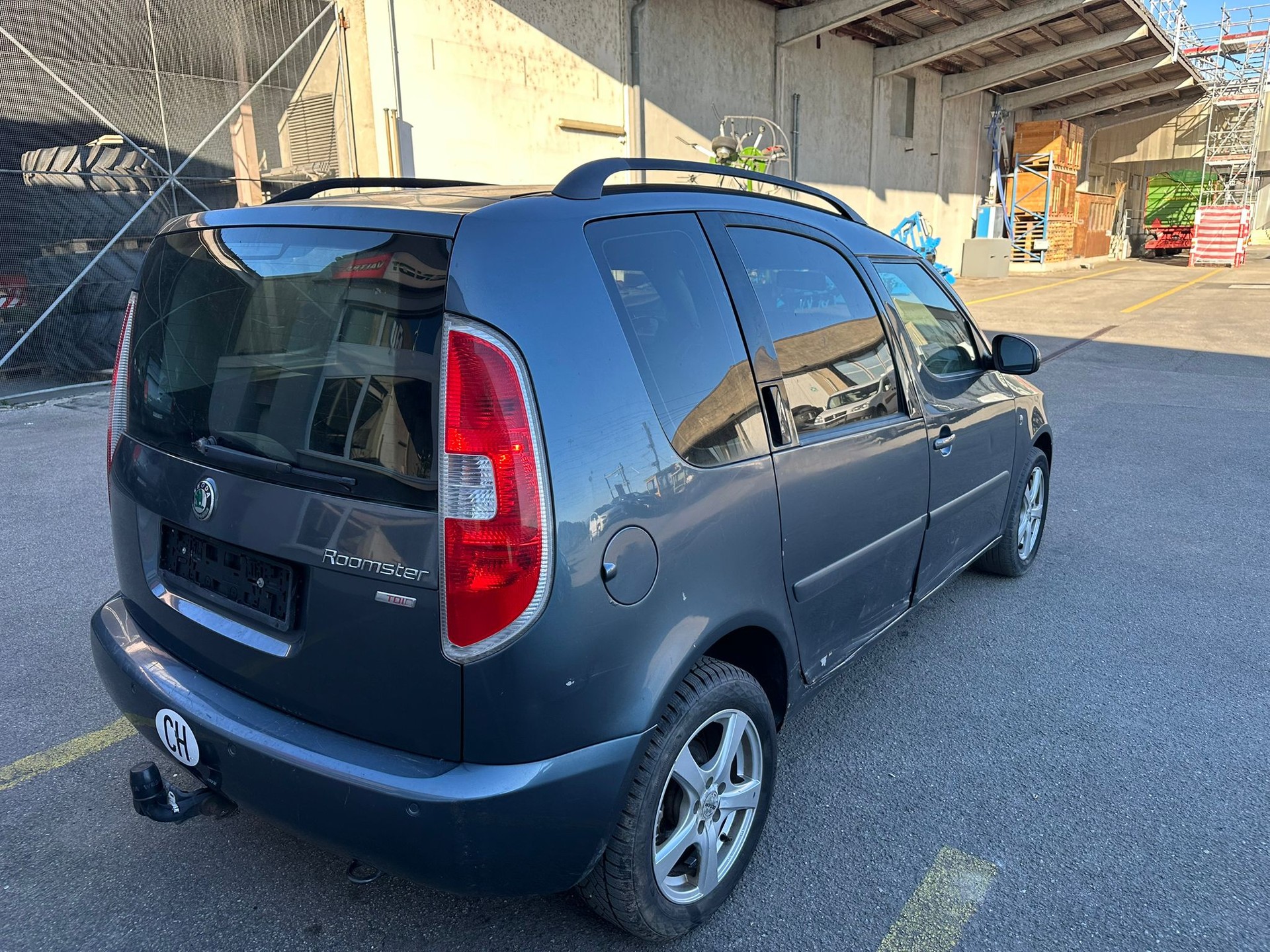 SKODA Roomster 1.9 TDI Scout-image-3