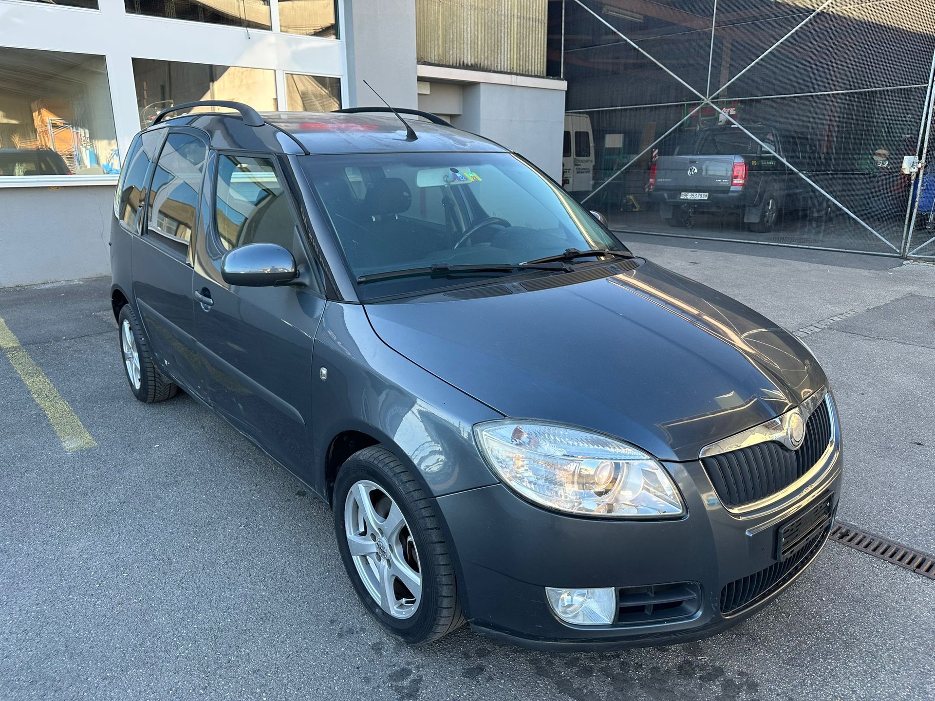 SKODA Roomster 1.9 TDI Scout-image-1
