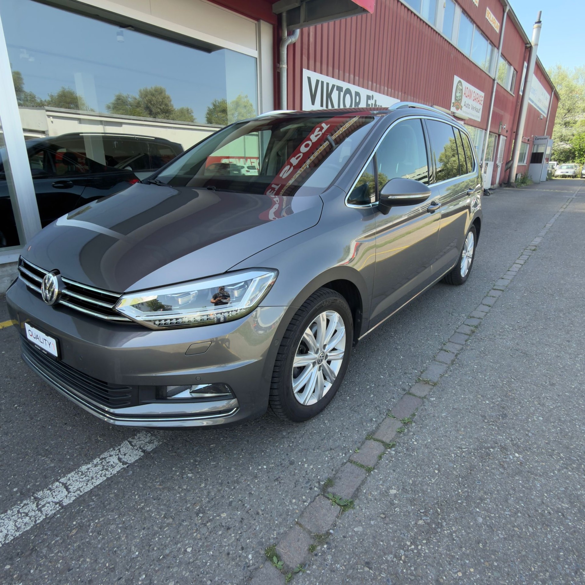 VW Touran 1.8 TSI BlueMotion Technology Highline DSG-image-1