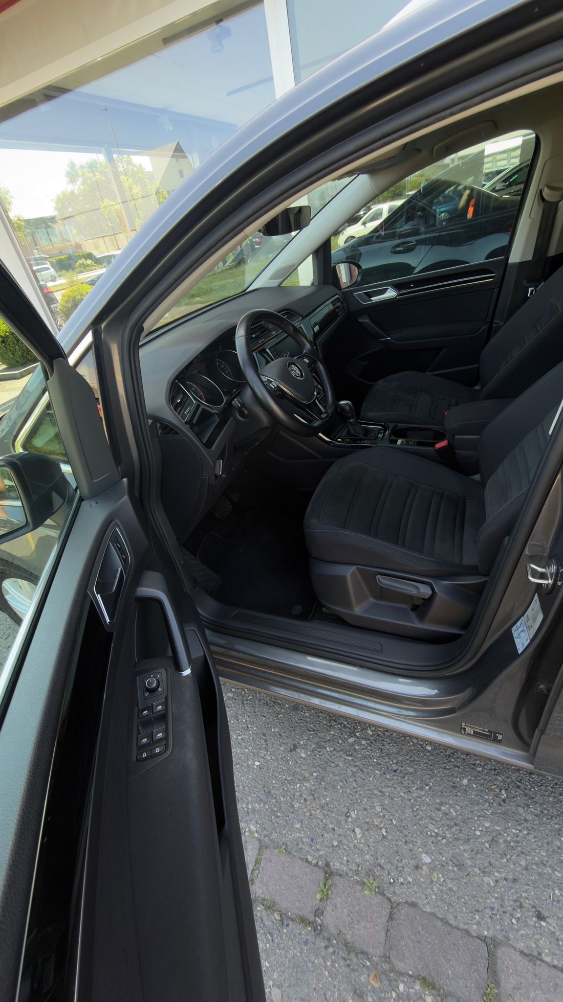 VW Touran 1.8 TSI BlueMotion Technology Highline DSG-image-14