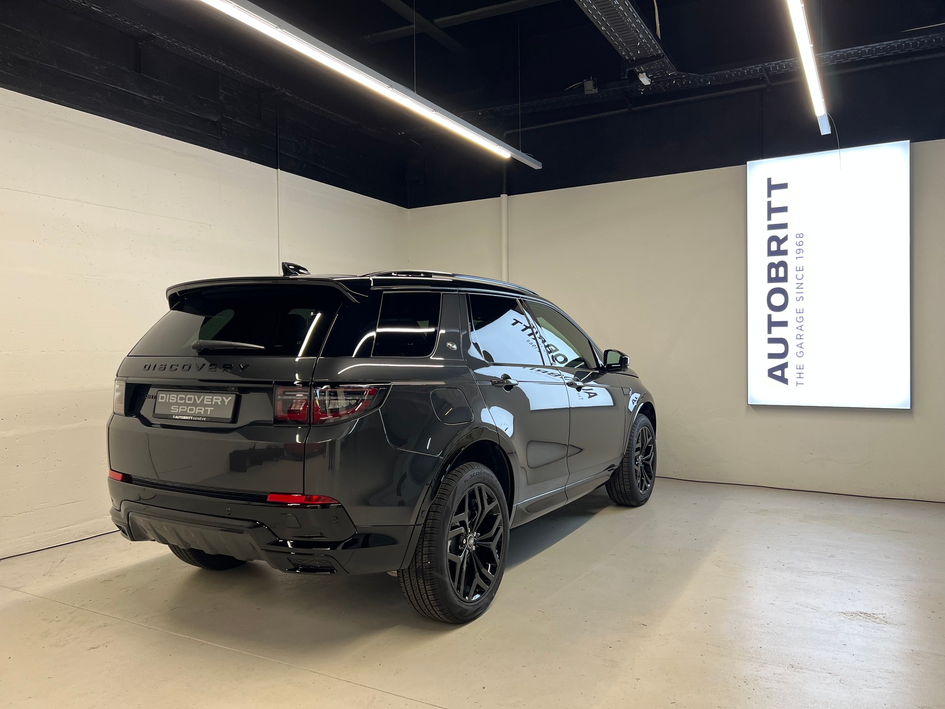 LAND ROVER Discovery Sport 1.5 T 270e Landmark-showroom-element-1