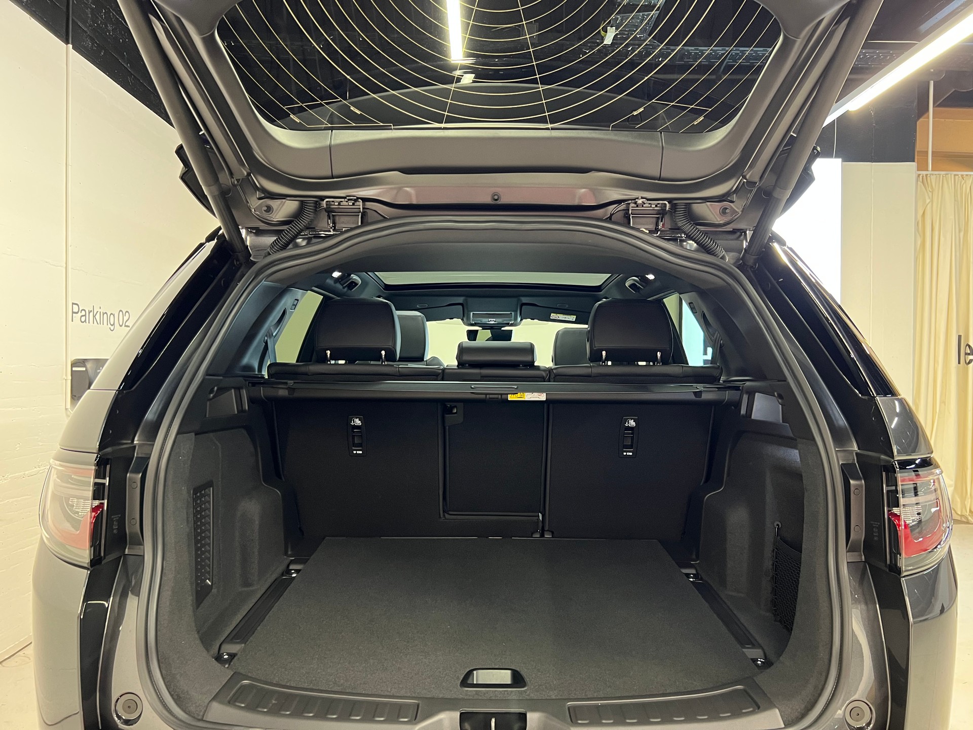 LAND ROVER Discovery Sport 1.5 T 270e Landmark-image-11