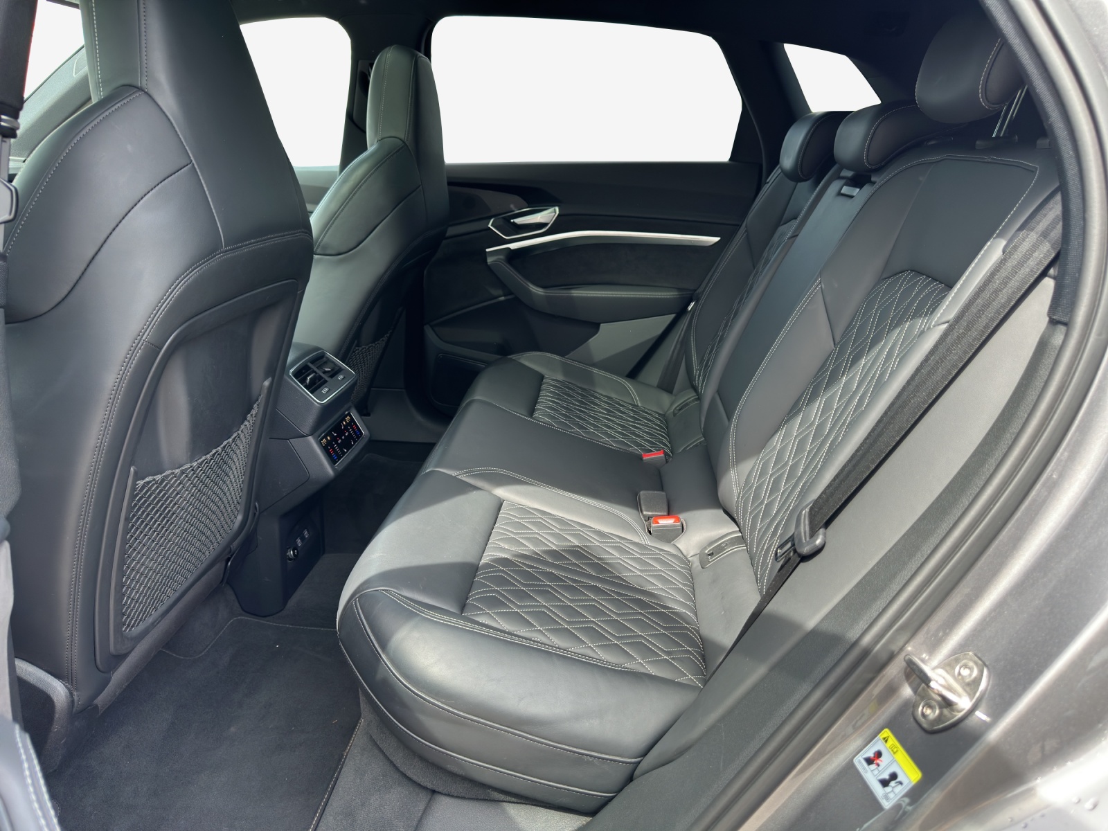 AUDI e-tron 55 Advanced quattro-image-11