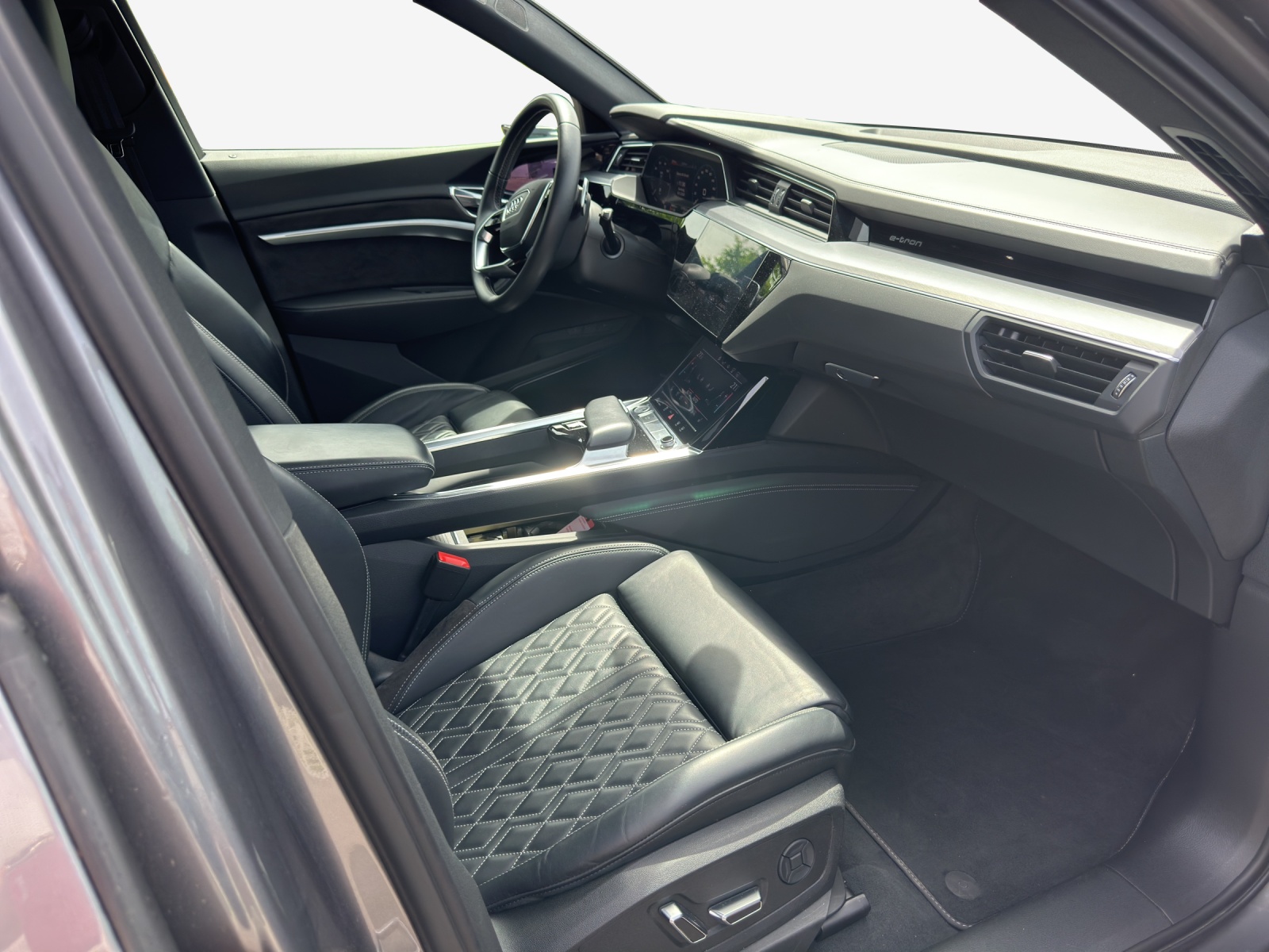 AUDI e-tron 55 Advanced quattro-image-14