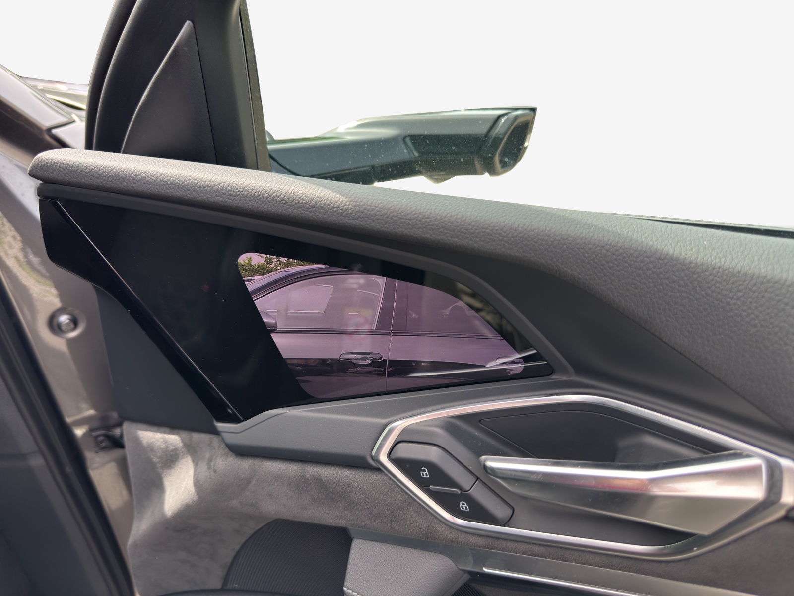 AUDI e-tron 55 Advanced quattro-image-15