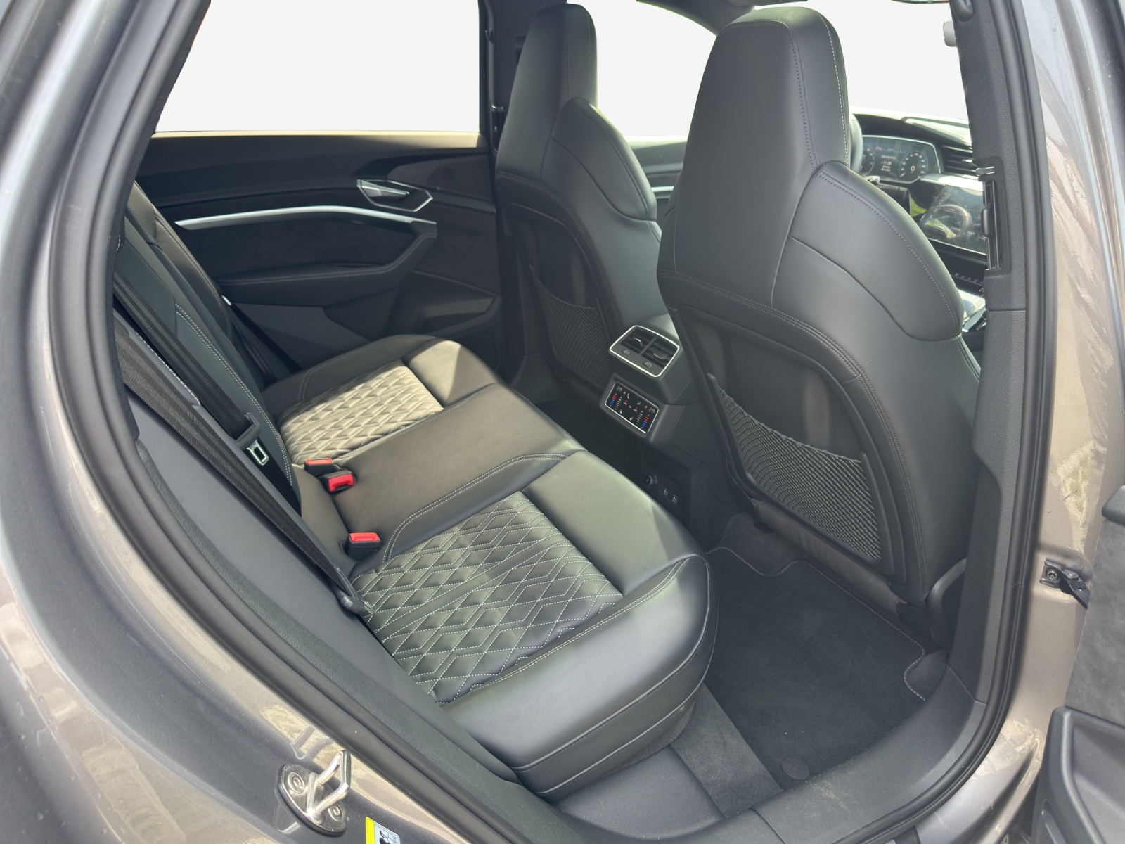 AUDI e-tron 55 Advanced quattro-image-13