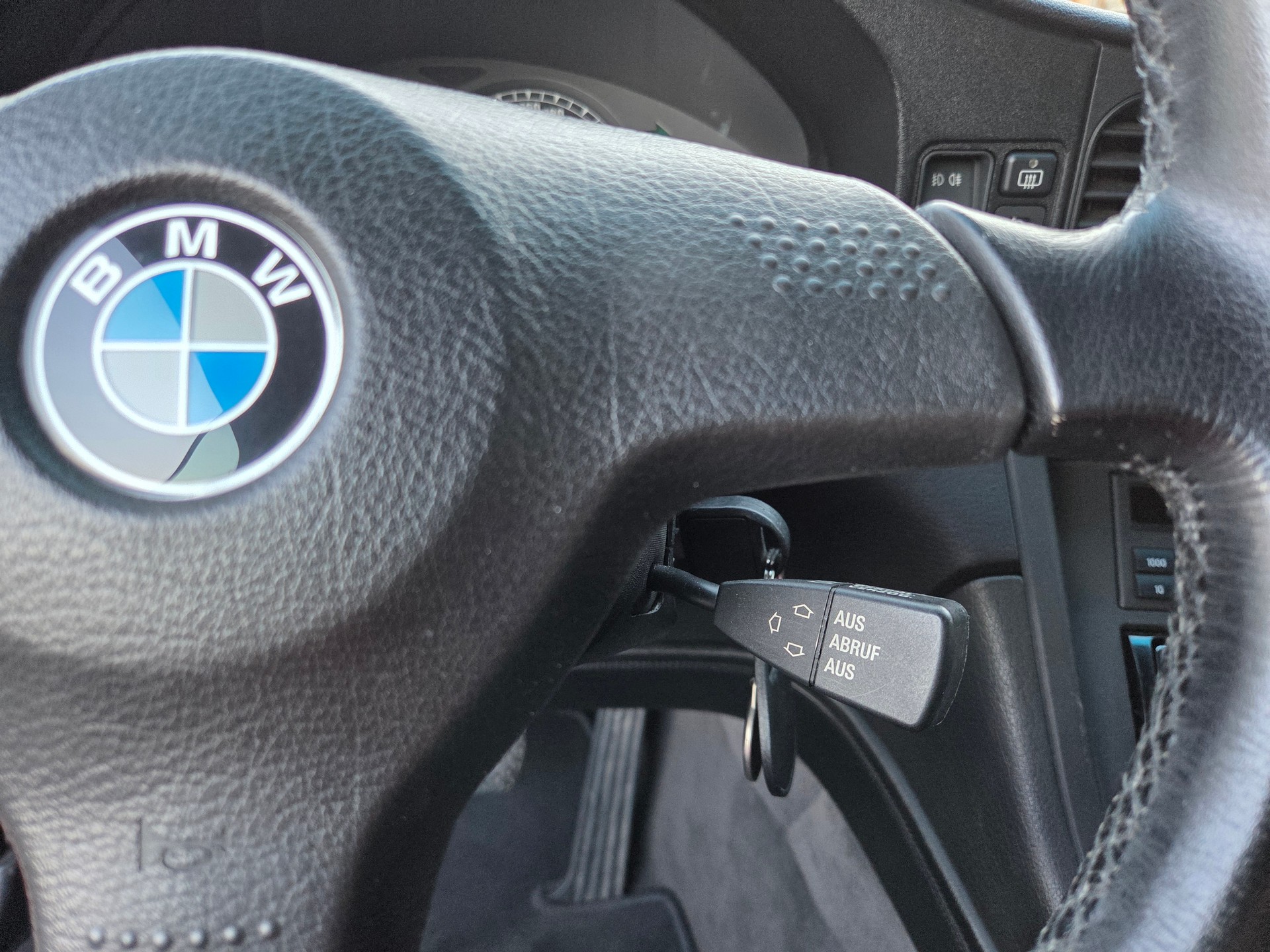 BMW 850i ABS-image-17