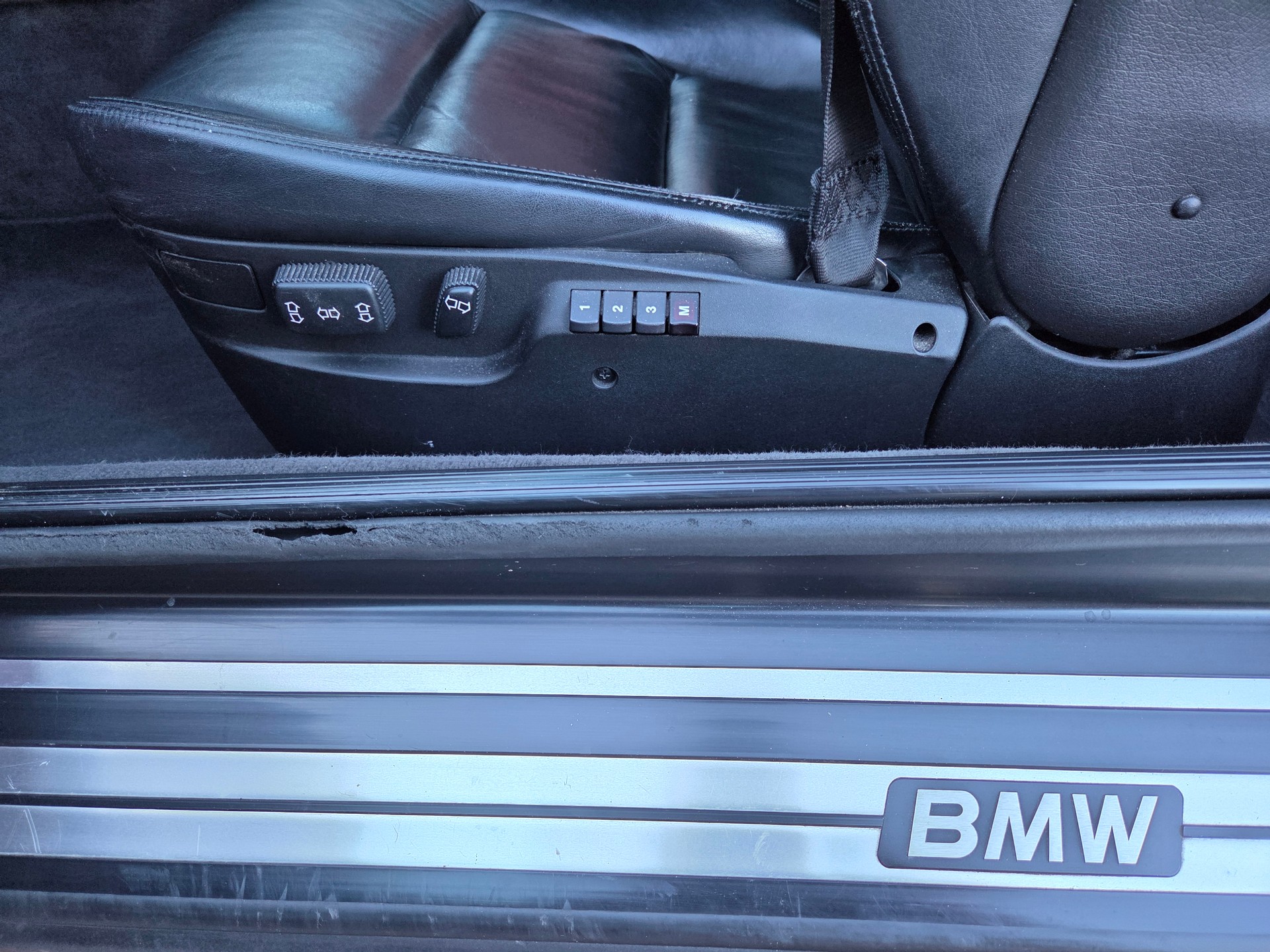 BMW 850i ABS-image-14