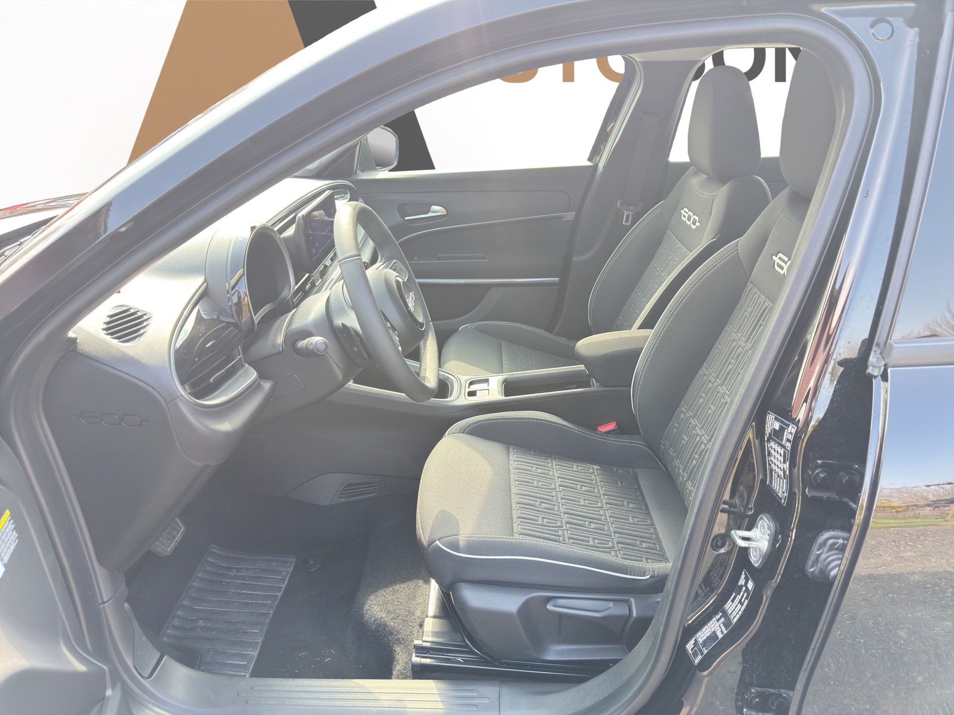 FIAT 600 1.2 Hybrid 145 Cult-image-8