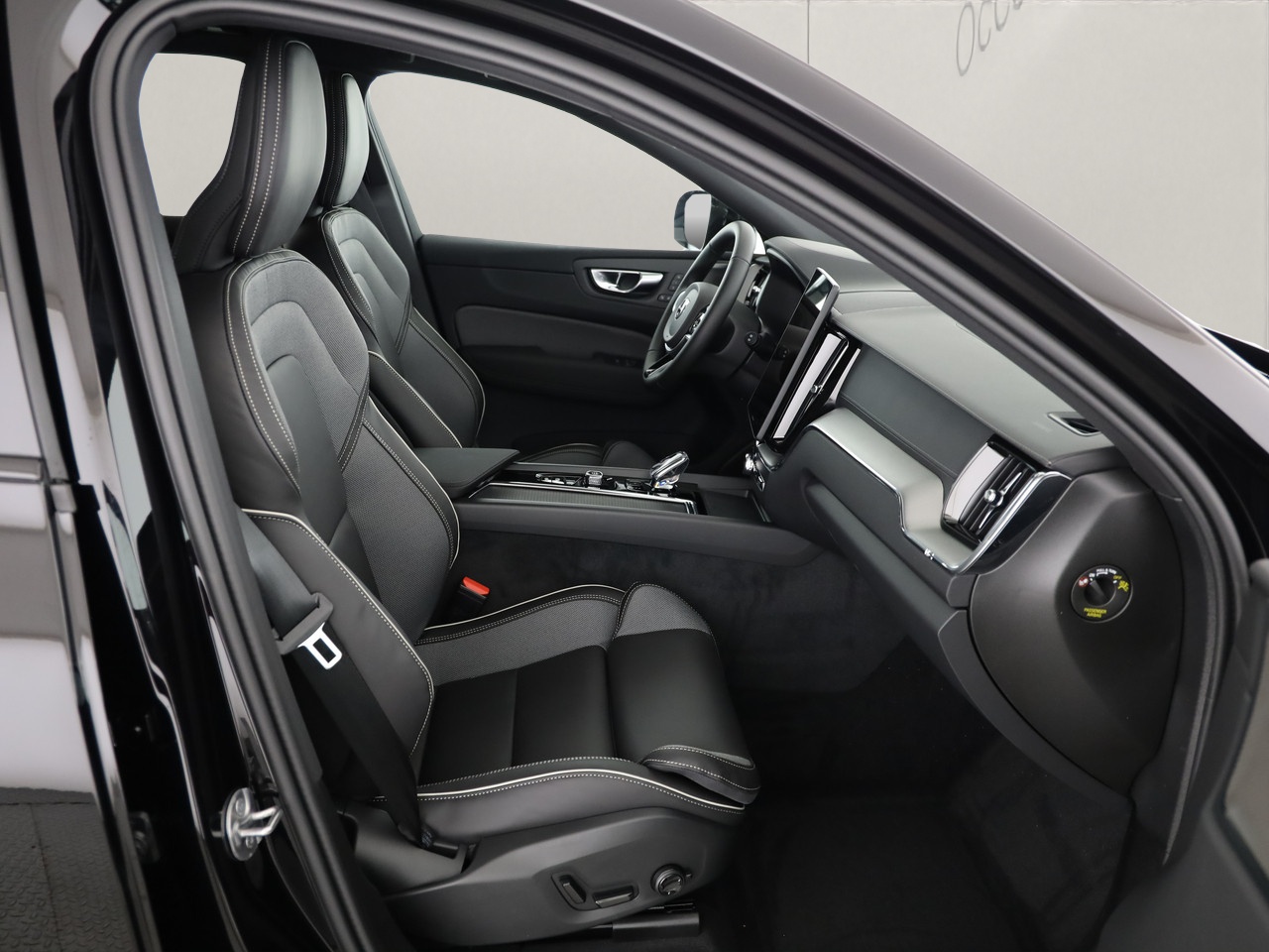 VOLVO XC60 2.0 T6 TE Black Edition eAWD-image-8