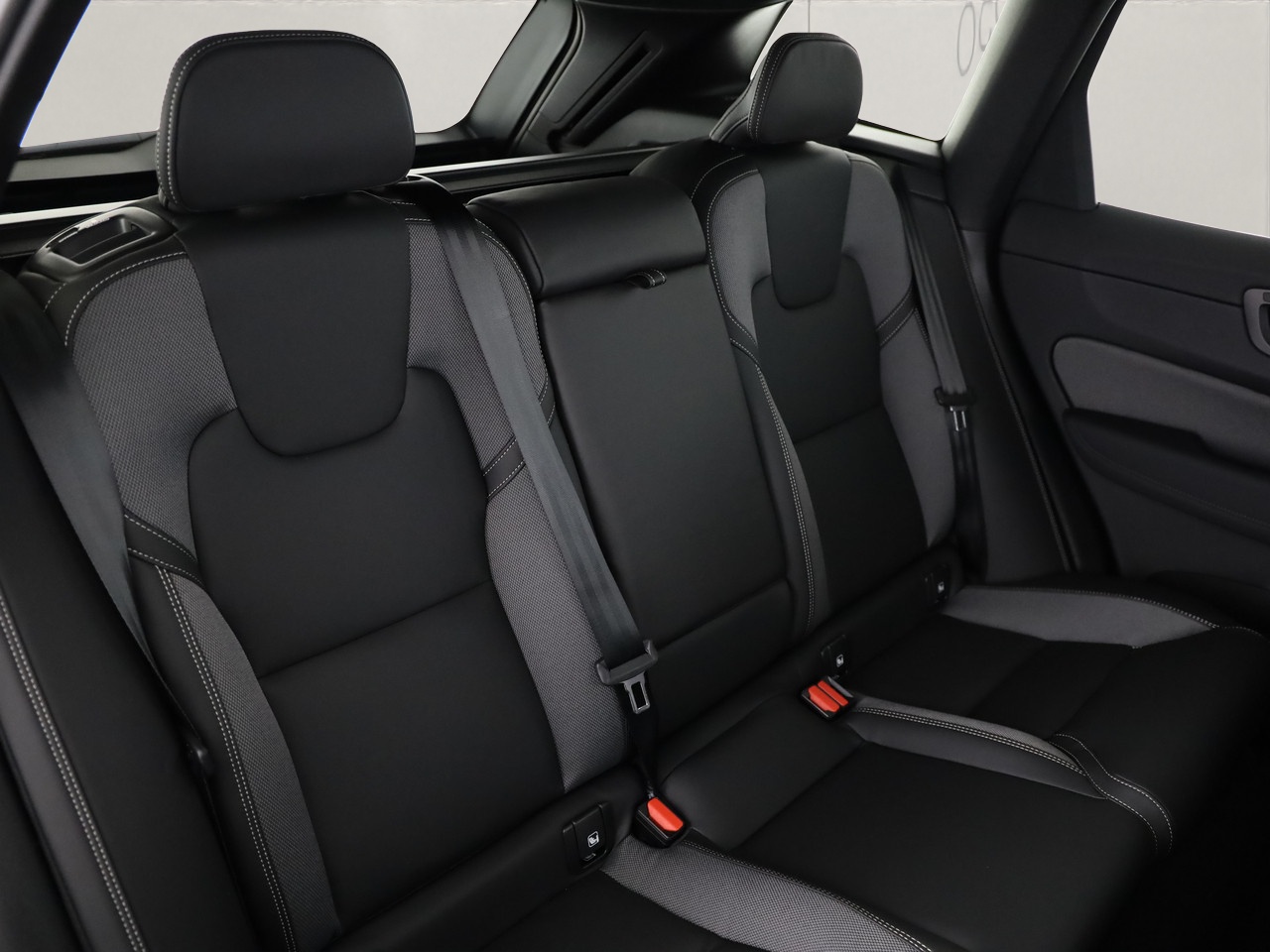 VOLVO XC60 2.0 T6 TE Black Edition eAWD-image-5