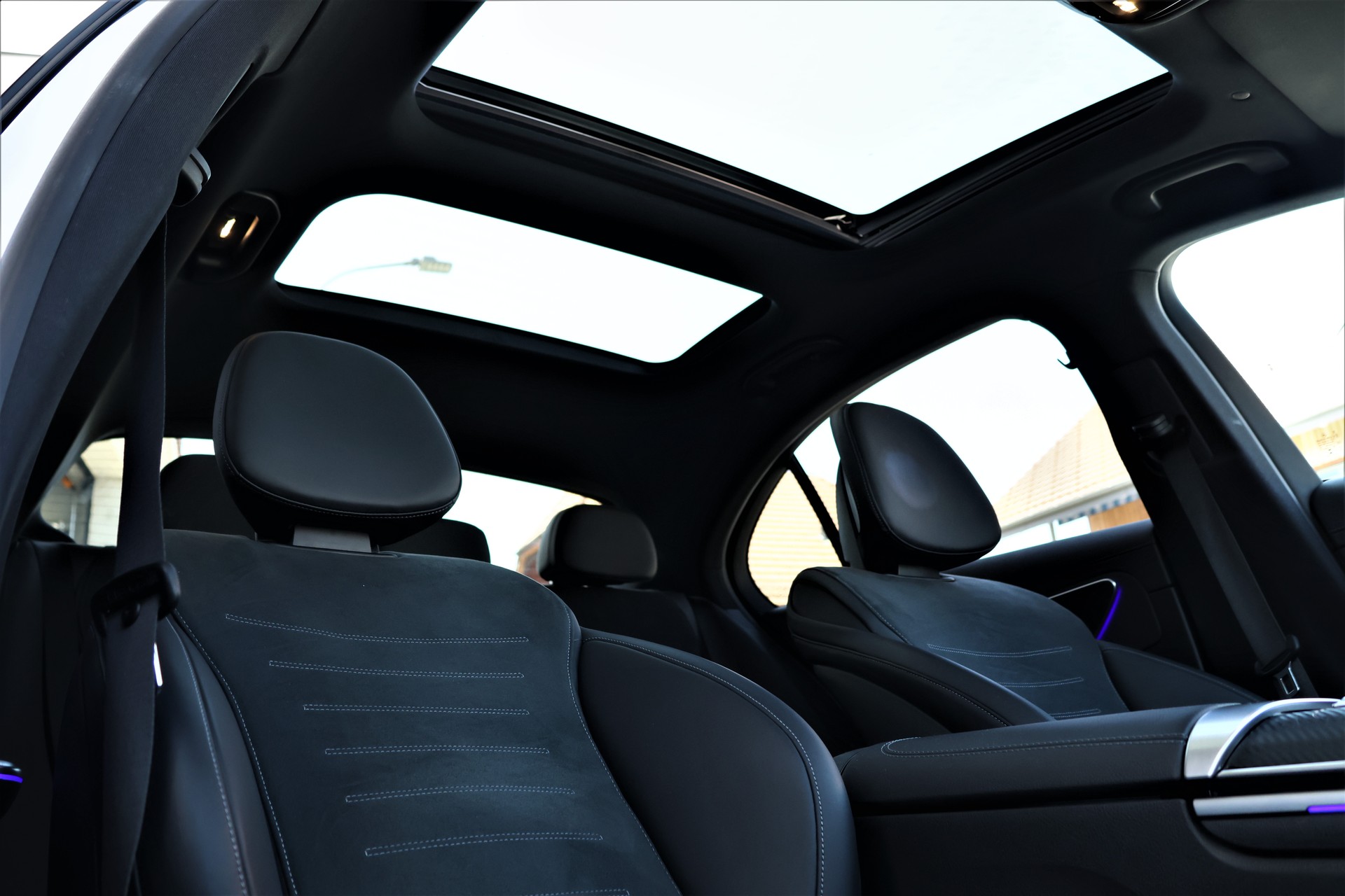 MERCEDES-BENZ C 300 4Matic AMG Line (CH)-image-18
