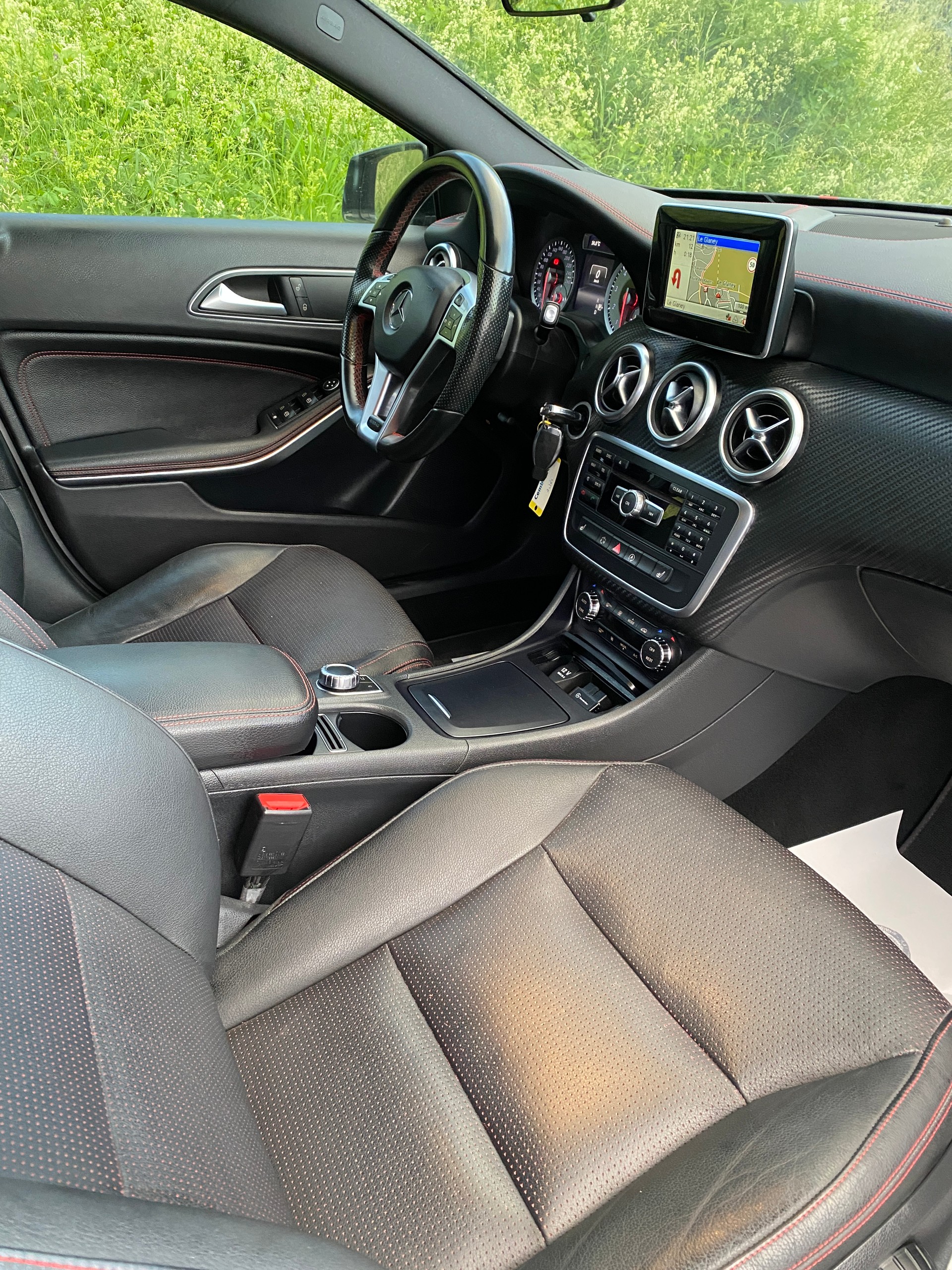 MERCEDES-BENZ A 180 Urban 7G-DCT-image-4