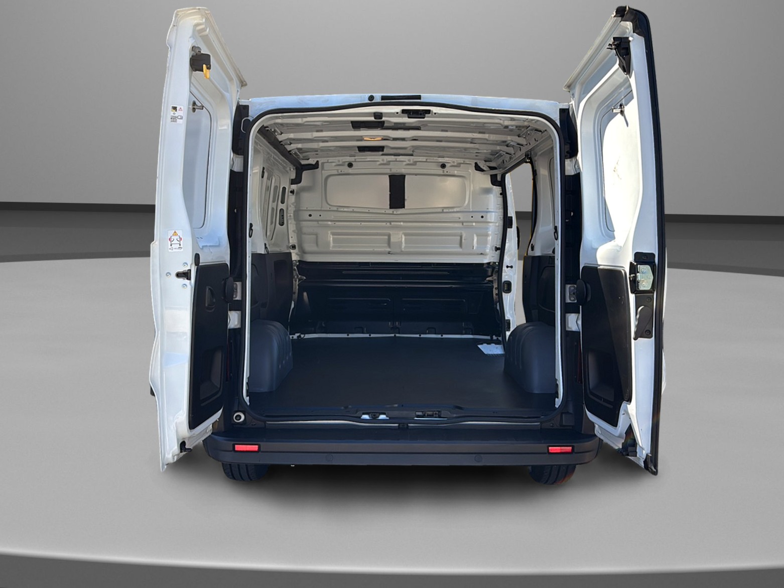 RENAULT Trafic 2.0 Blue dCi 130 Business L1H1-image-6