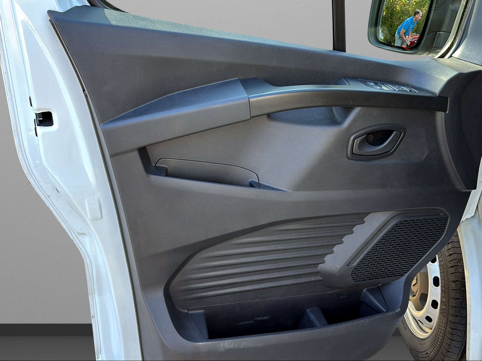 RENAULT Trafic 2.0 Blue dCi 130 Business L1H1-image-15