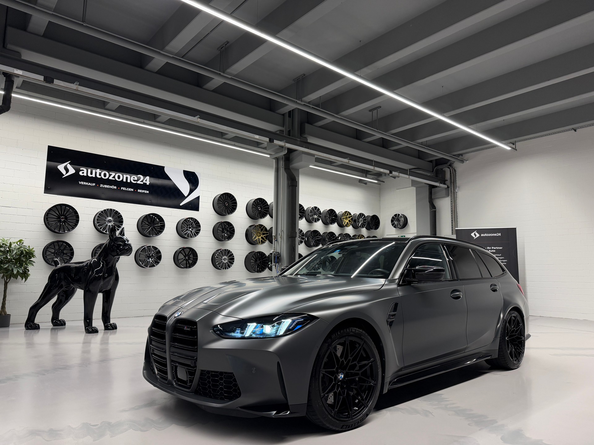 BMW M3 Competition xDrive Touring *BMW Individual Frozen Pure Grey*M Schalensitze Carbon*Werksgarantie*-image-7