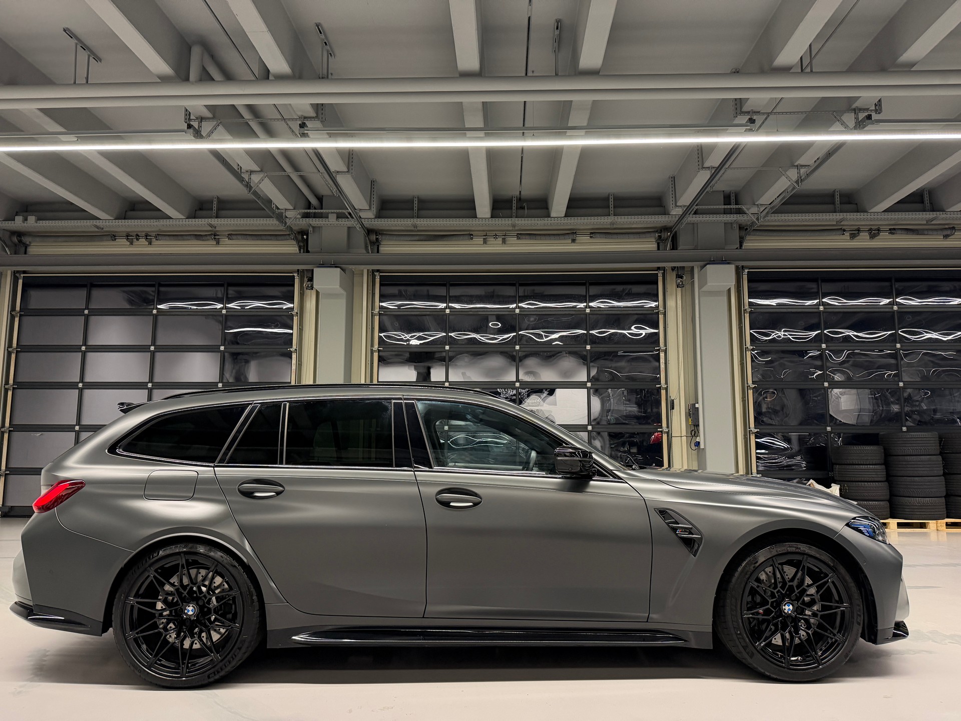 BMW M3 Competition xDrive Touring *BMW Individual Frozen Pure Grey*M Schalensitze Carbon*Werksgarantie*-image-10