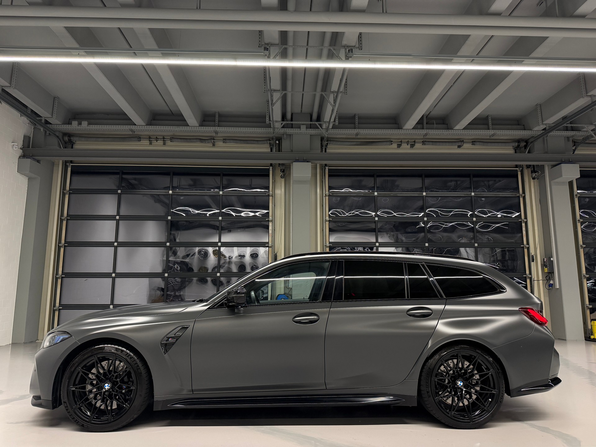 BMW M3 Competition xDrive Touring *BMW Individual Frozen Pure Grey*M Schalensitze Carbon*Werksgarantie*-image-16