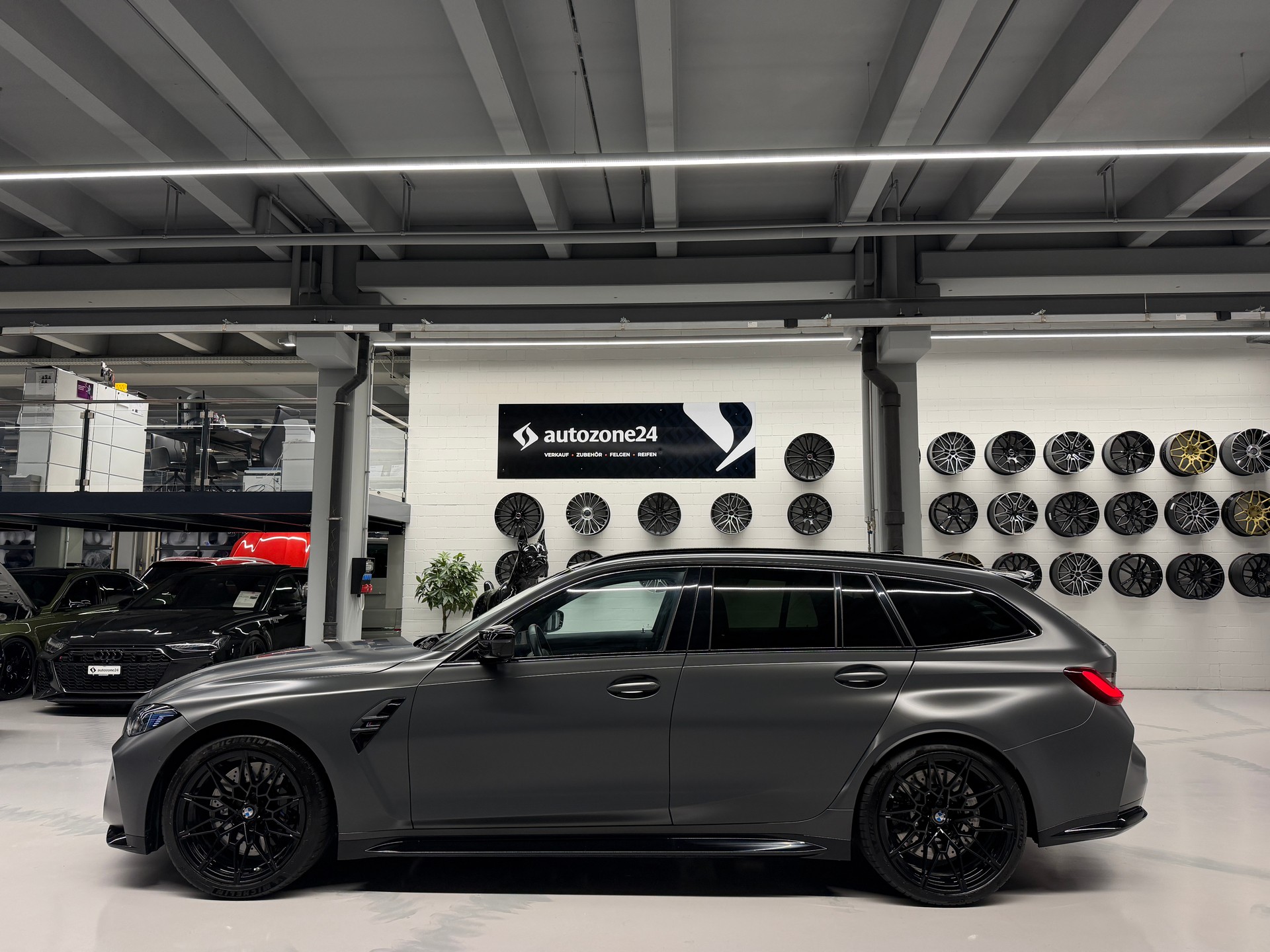 BMW M3 Competition xDrive Touring *BMW Individual Frozen Pure Grey*M Schalensitze Carbon*Werksgarantie*-image-6