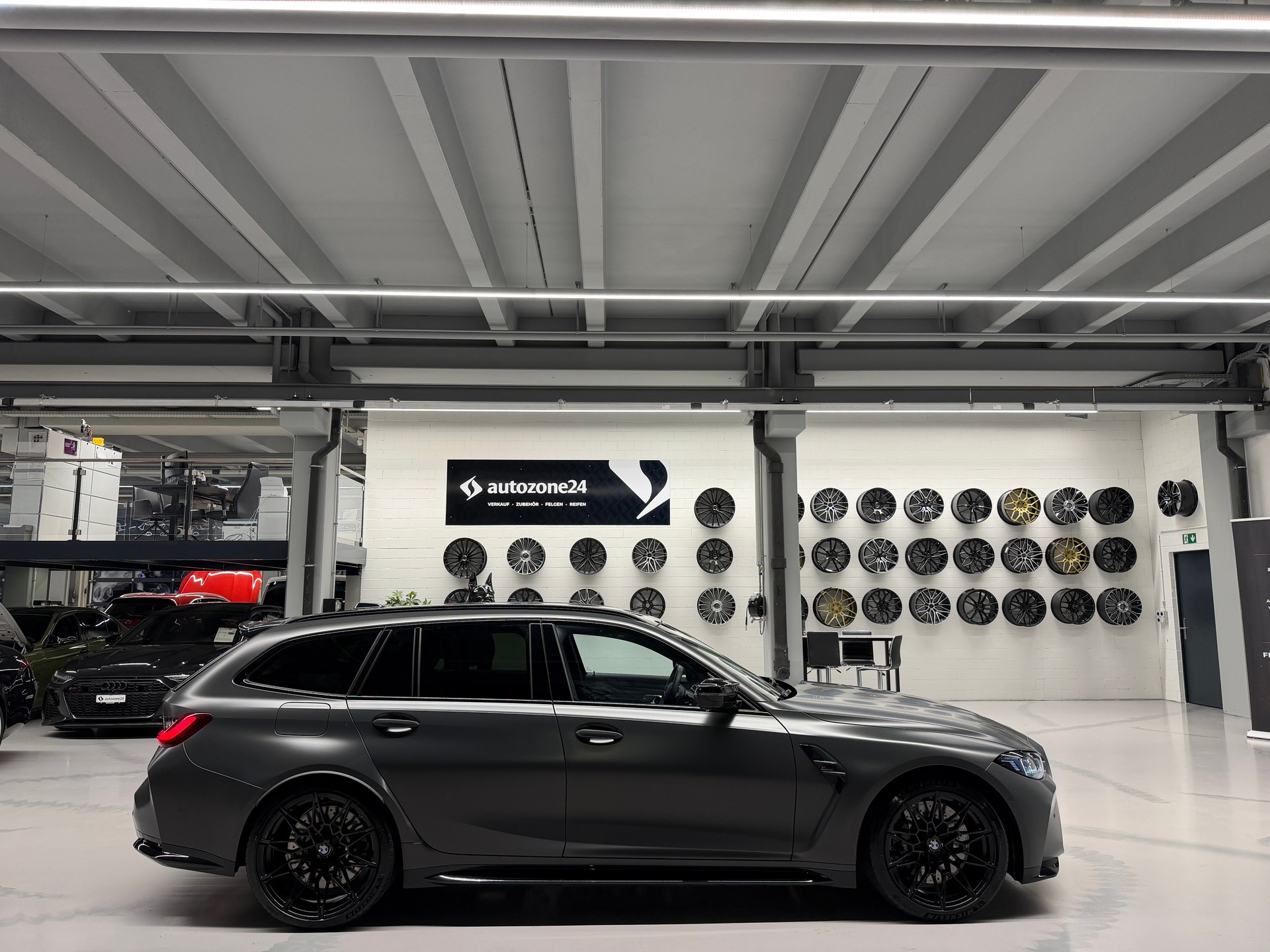 BMW M3 Competition xDrive Touring *BMW Individual Frozen Pure Grey*M Schalensitze Carbon*Werksgarantie*-image-12
