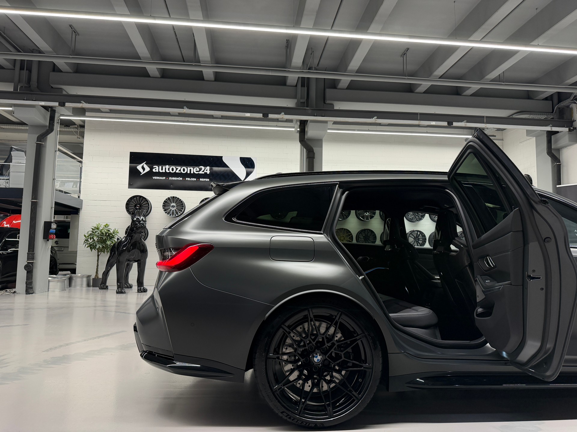 BMW M3 Competition xDrive Touring *BMW Individual Frozen Pure Grey*M Schalensitze Carbon*Werksgarantie*-image-15