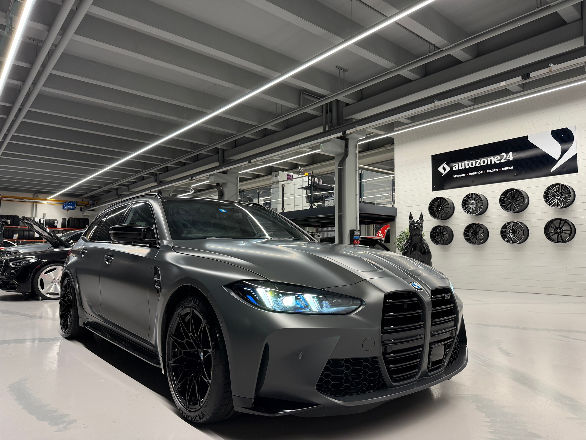 BMW M3 Competition xDrive Touring *BMW Individual Frozen Pure Grey*M Schalensitze Carbon*Werksgarantie*-image-17