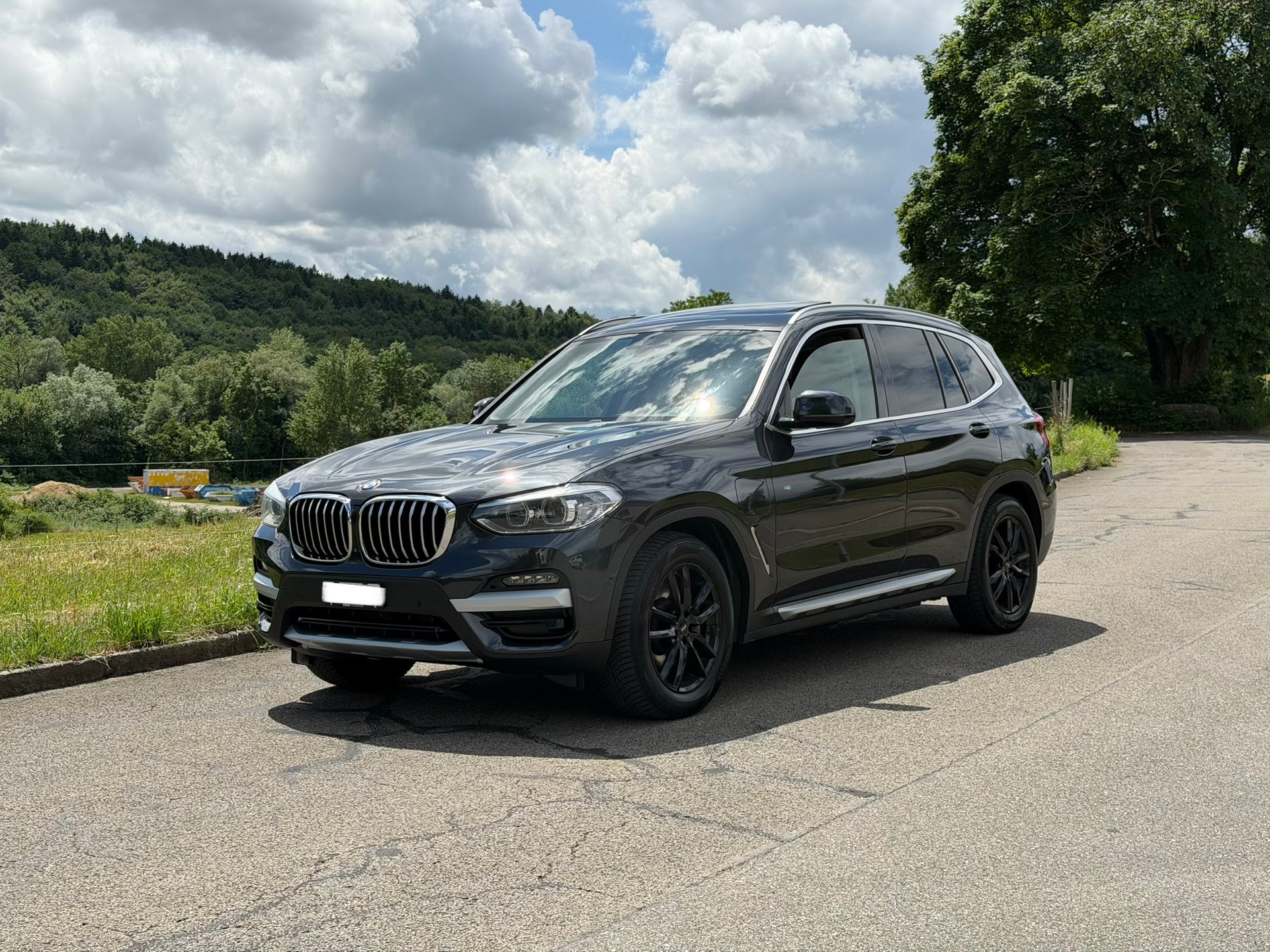 BMW 30e xDrive-image-0