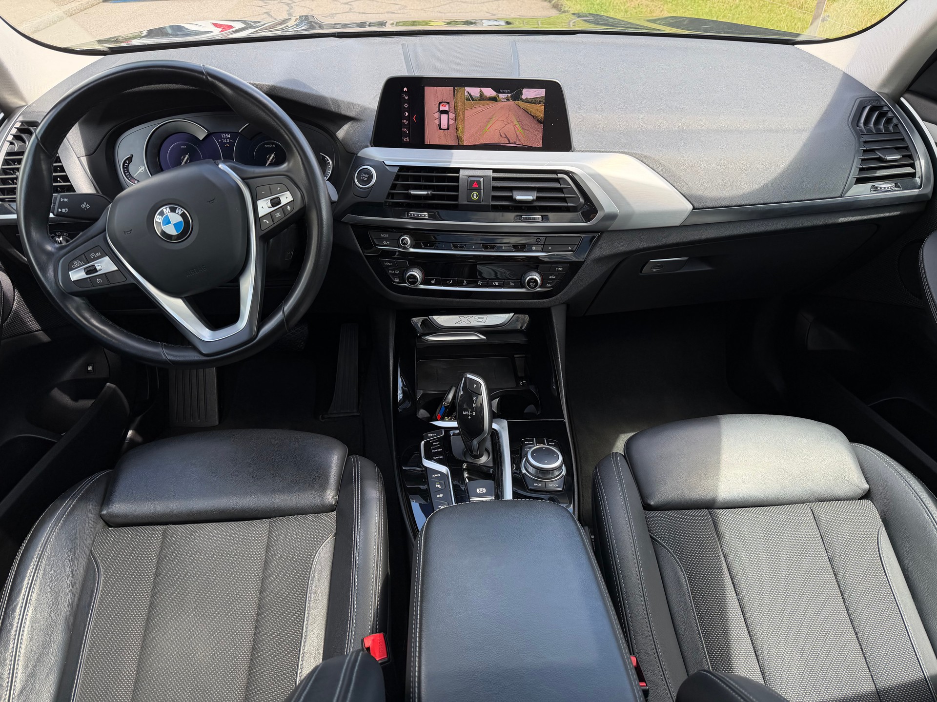 BMW 30e xDrive-image-4
