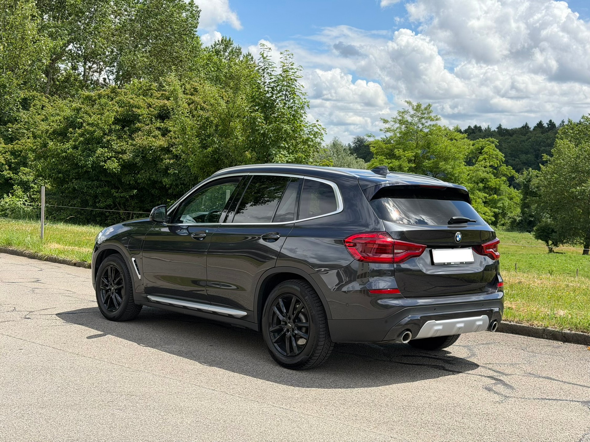 BMW 30e xDrive-image-3