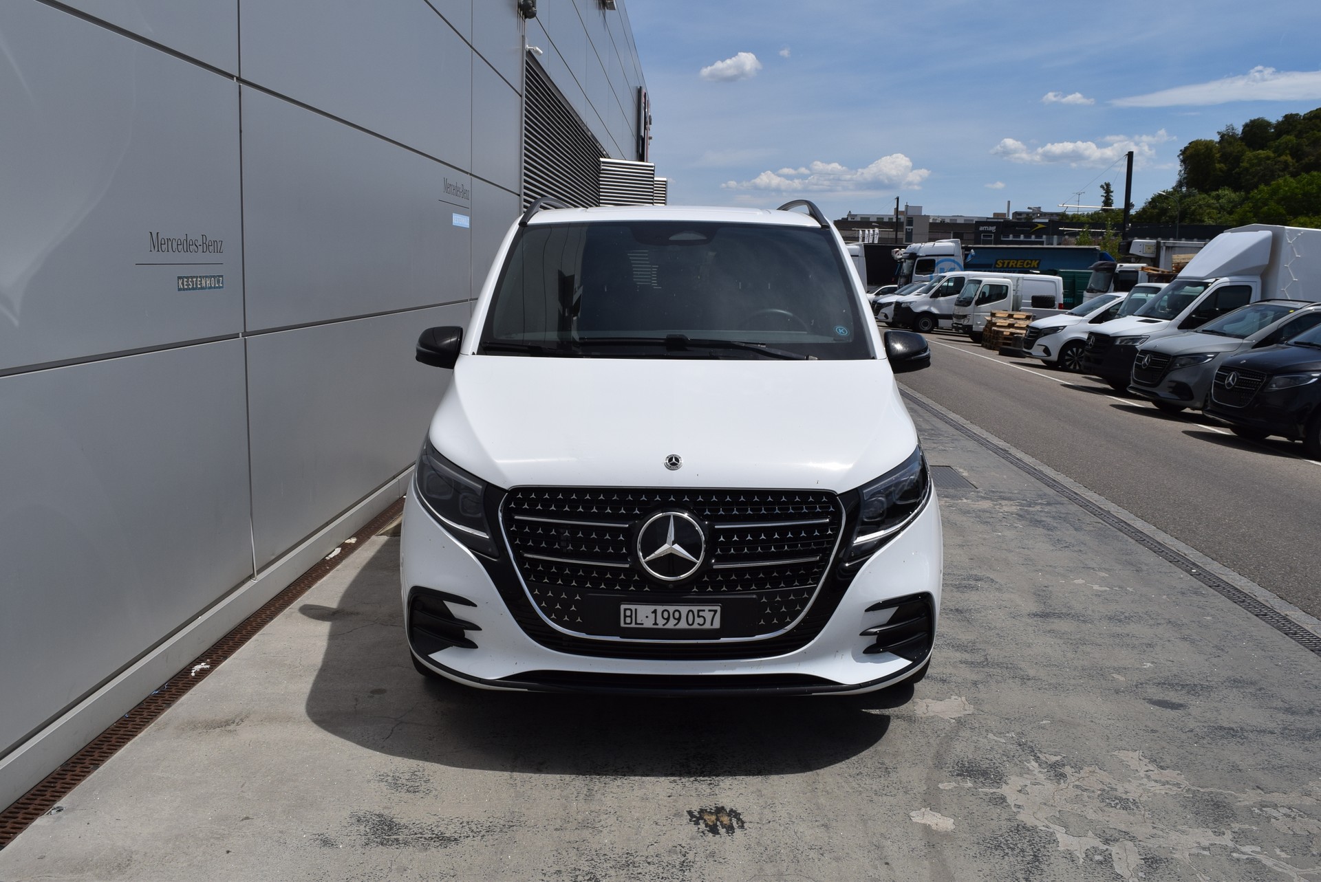 MERCEDES-BENZ V 300 d lang Style 9G-Tronic-showroom-element-1