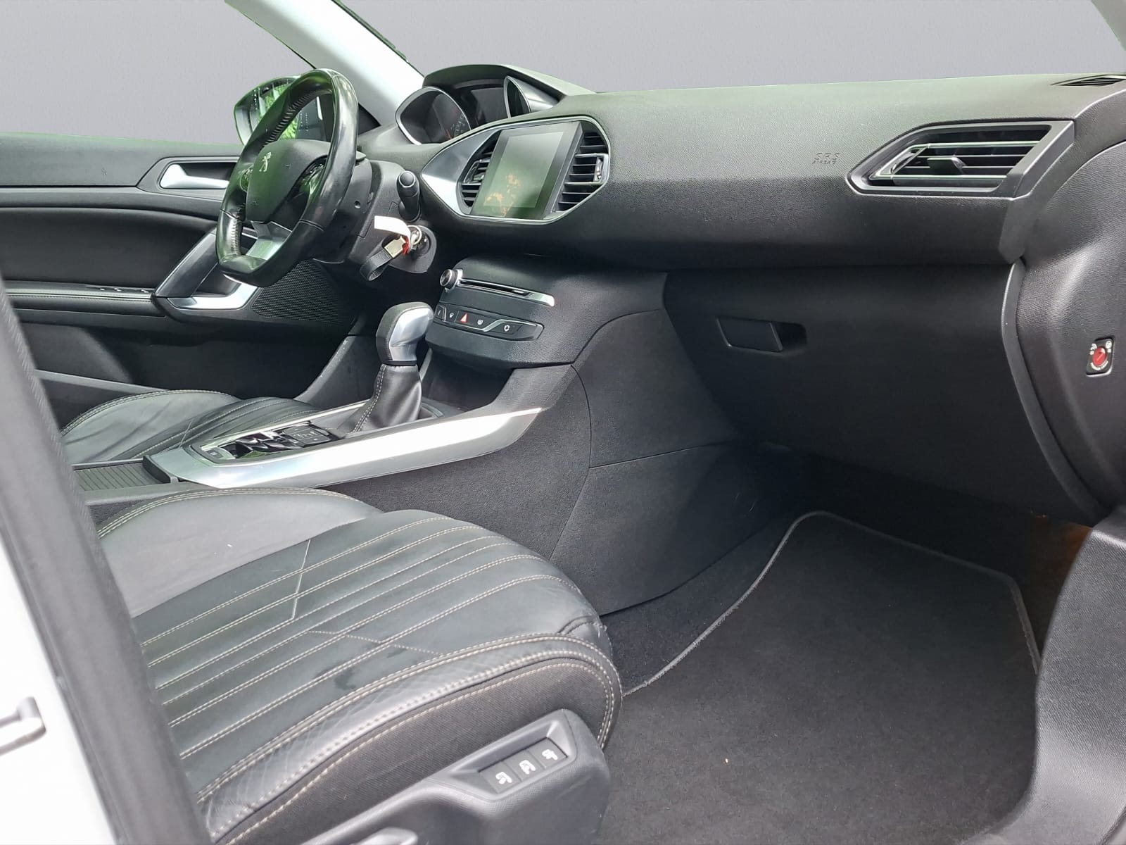 PEUGEOT 308 SW 1.2 THP Allure Automatic-image-11