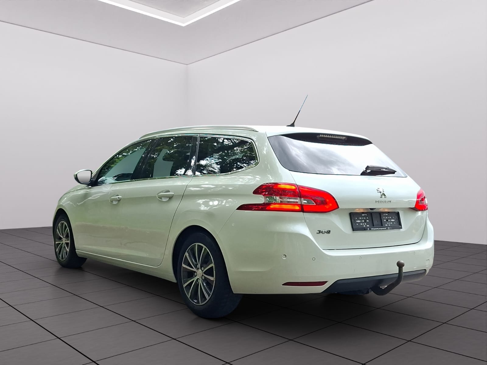 PEUGEOT 308 SW 1.2 THP Allure Automatic-image-4
