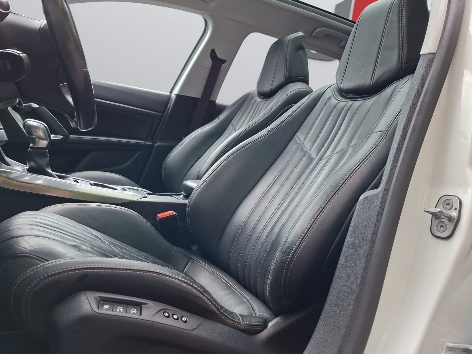 PEUGEOT 308 SW 1.2 THP Allure Automatic-image-10