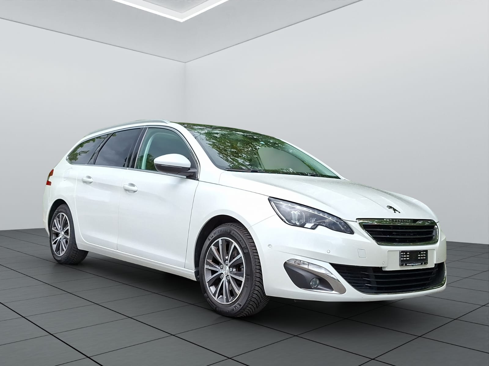 PEUGEOT 308 SW 1.2 THP Allure Automatic-image-2
