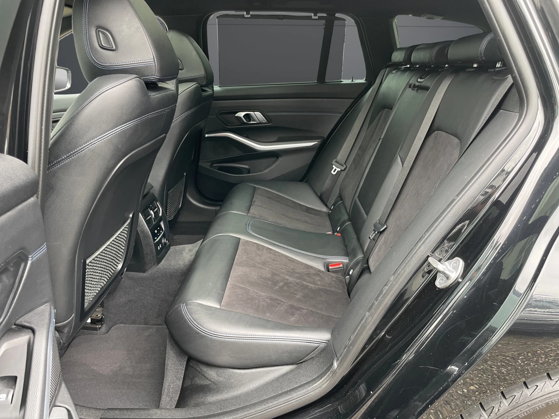 BMW 320d xDrive Touring M Sport Steptronic-image-8