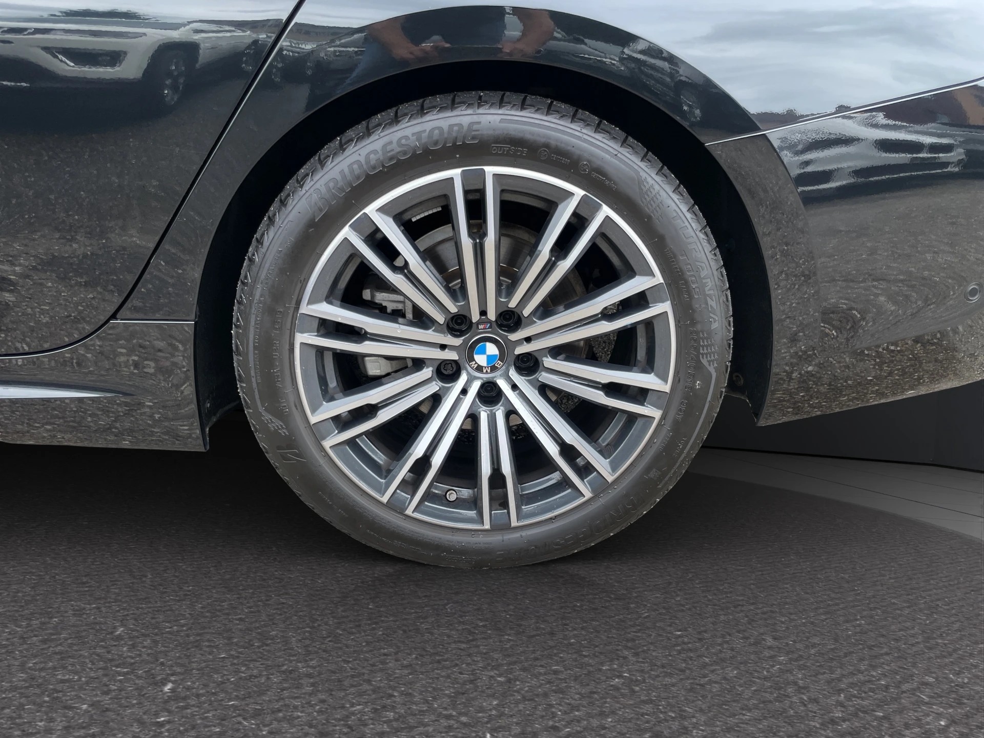 BMW 320d xDrive Touring M Sport Steptronic-image-16