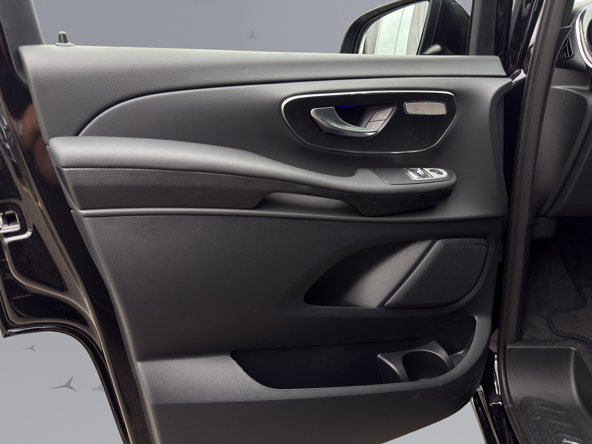 MERCEDES-BENZ V 250 d Style lang Van-image-20