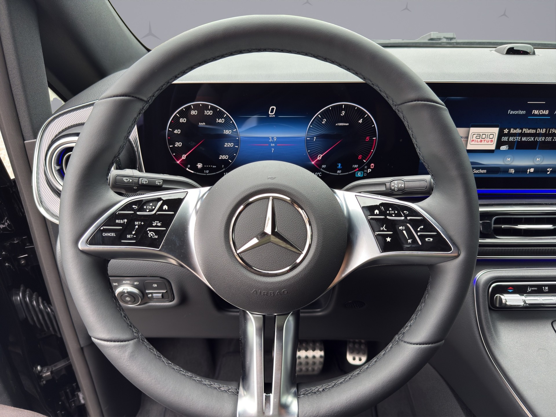 MERCEDES-BENZ V 250 d Style lang Van-image-9