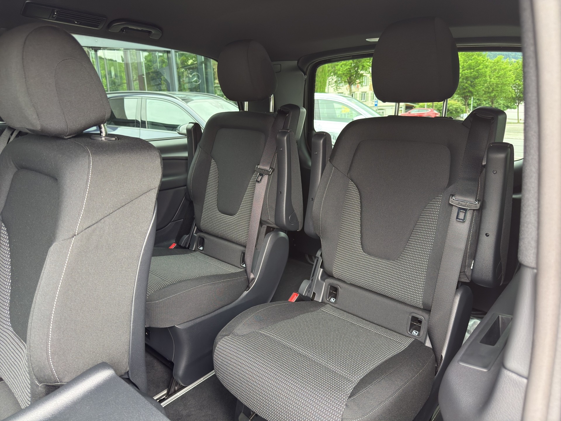 MERCEDES-BENZ V 250 d Style lang Van-image-21