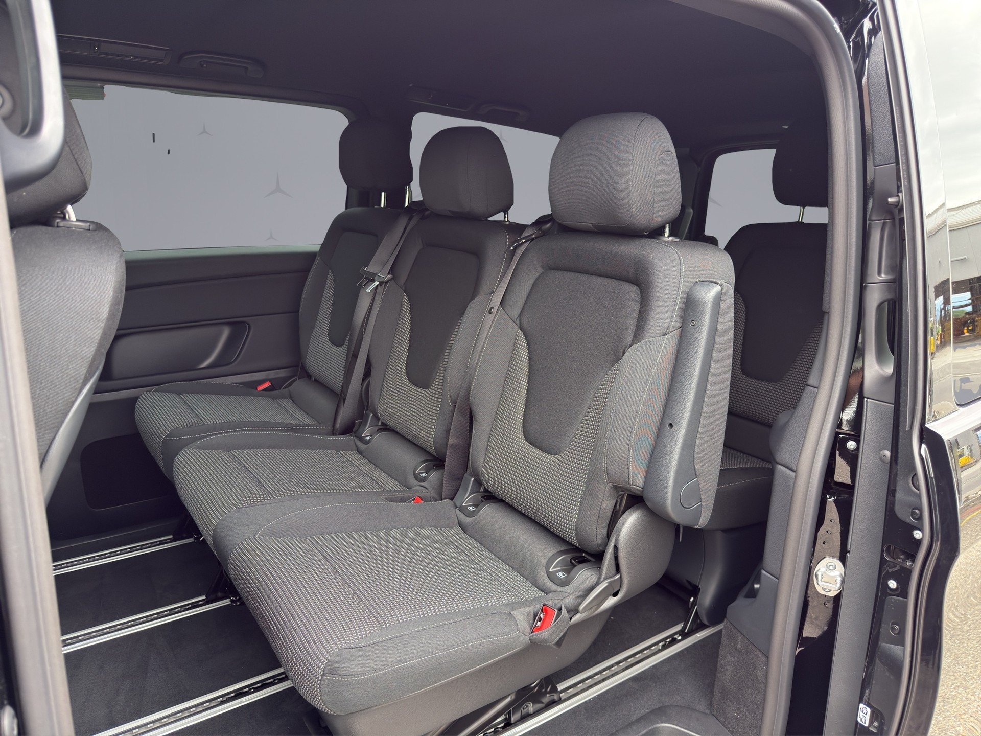 MERCEDES-BENZ V 250 d Style lang Van-image-11