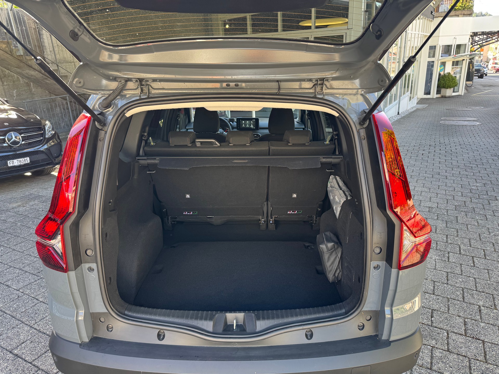 DACIA Jogger HEV 140 Extreme-image-12