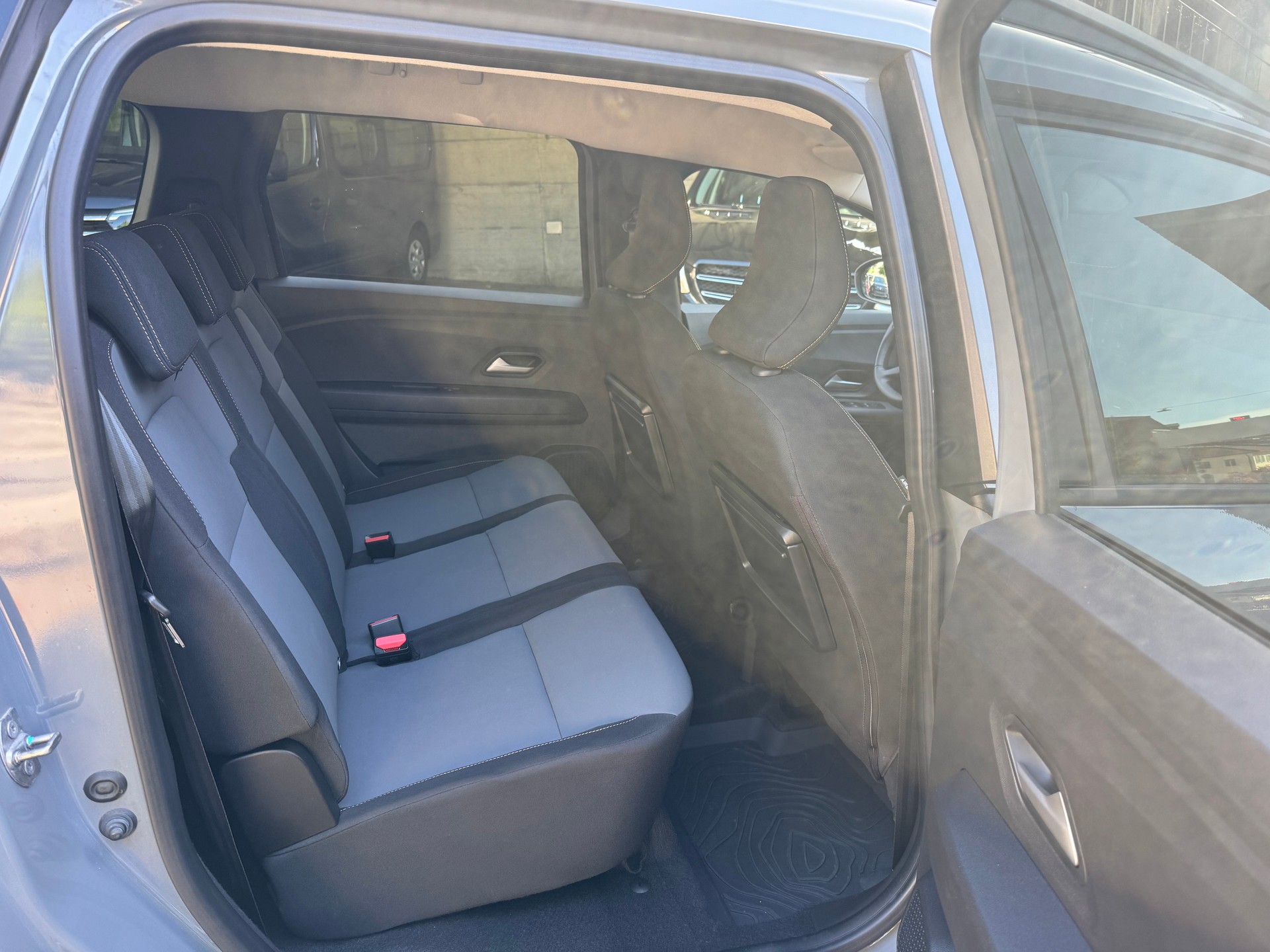 DACIA Jogger HEV 140 Extreme-image-15