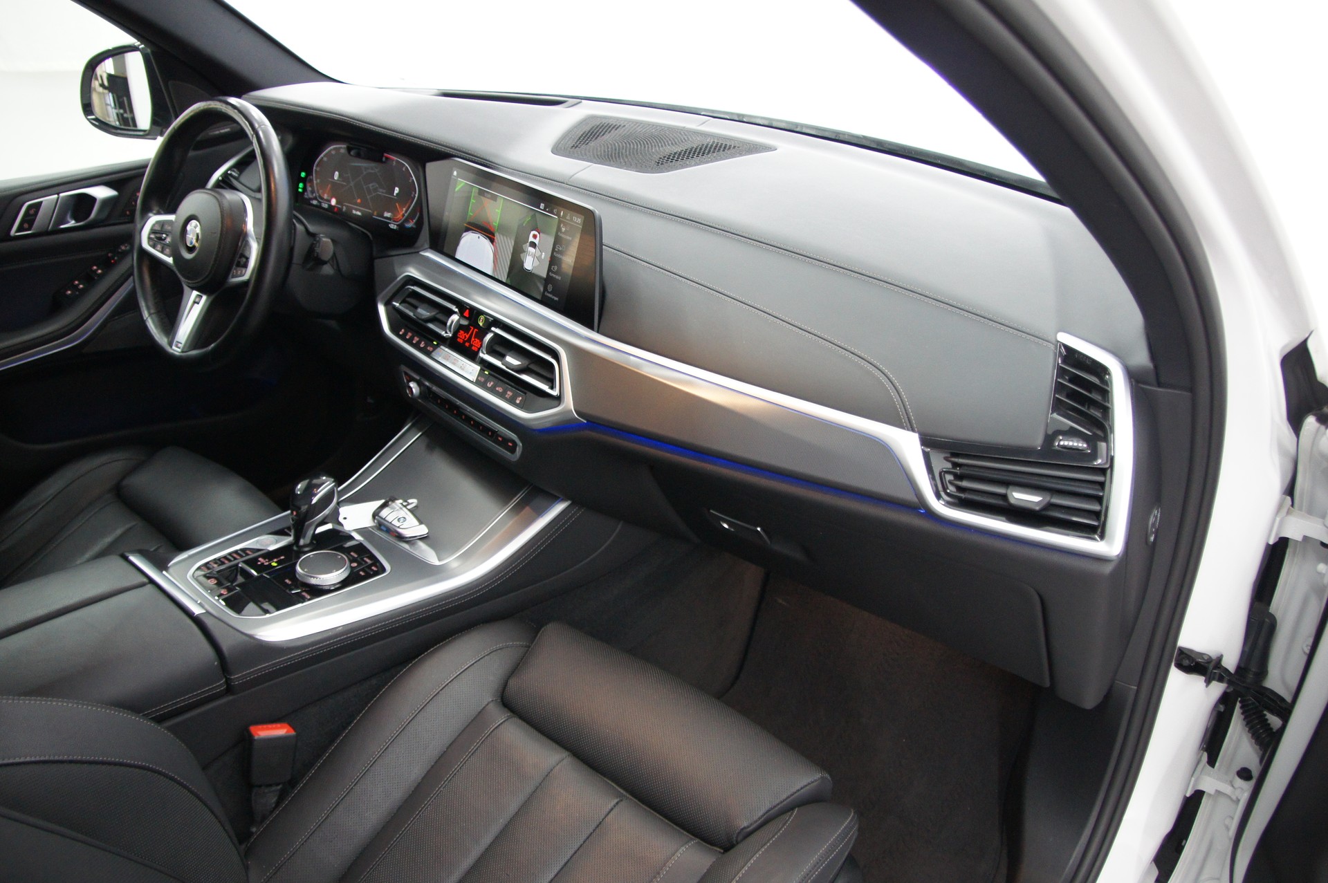 BMW X5 xDrive 48V 40d Steptronic-image-13