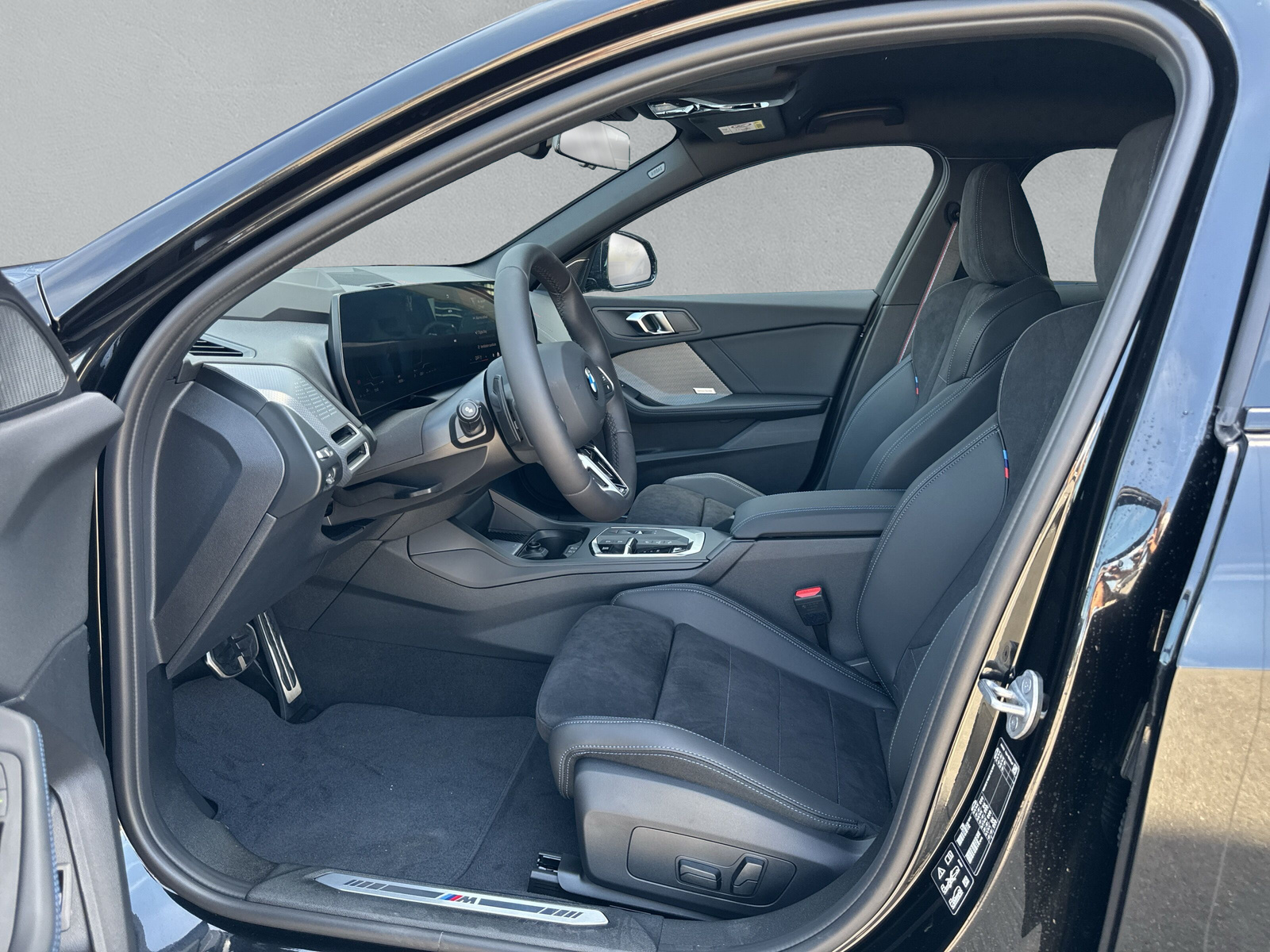 BMW 123 xDrive M Sport Pro Steptronic-image-11