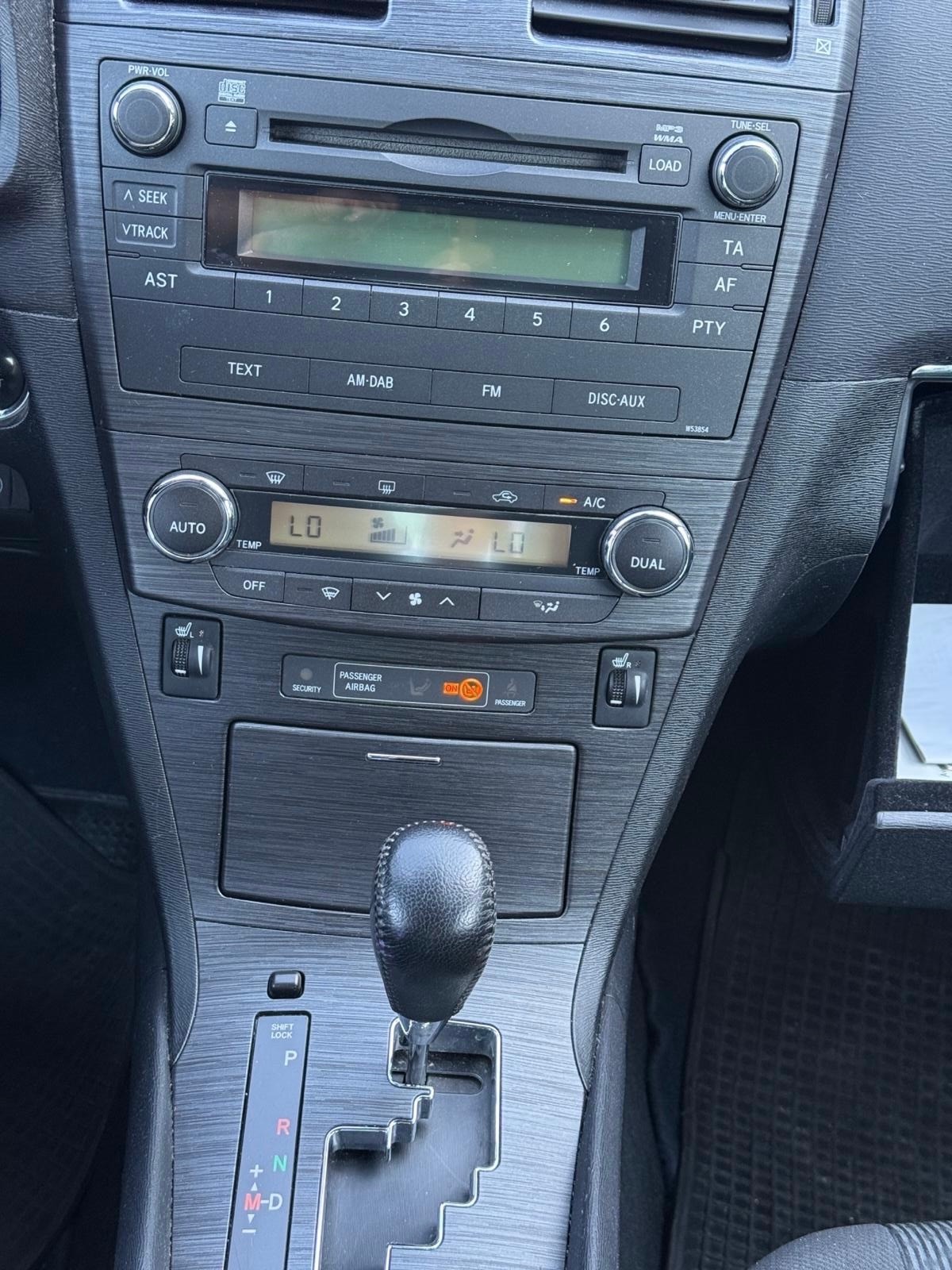 TOYOTA Avensis 2.0 Linea Luna Multidrive-image-8