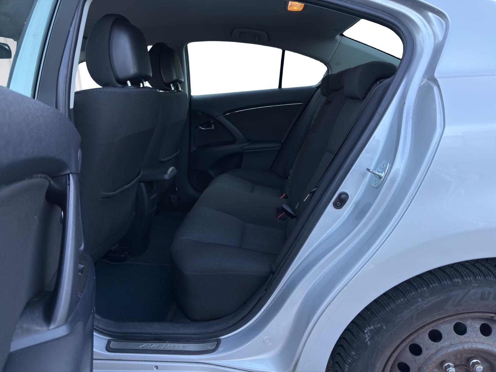 TOYOTA Avensis 2.0 Linea Luna Multidrive-image-10