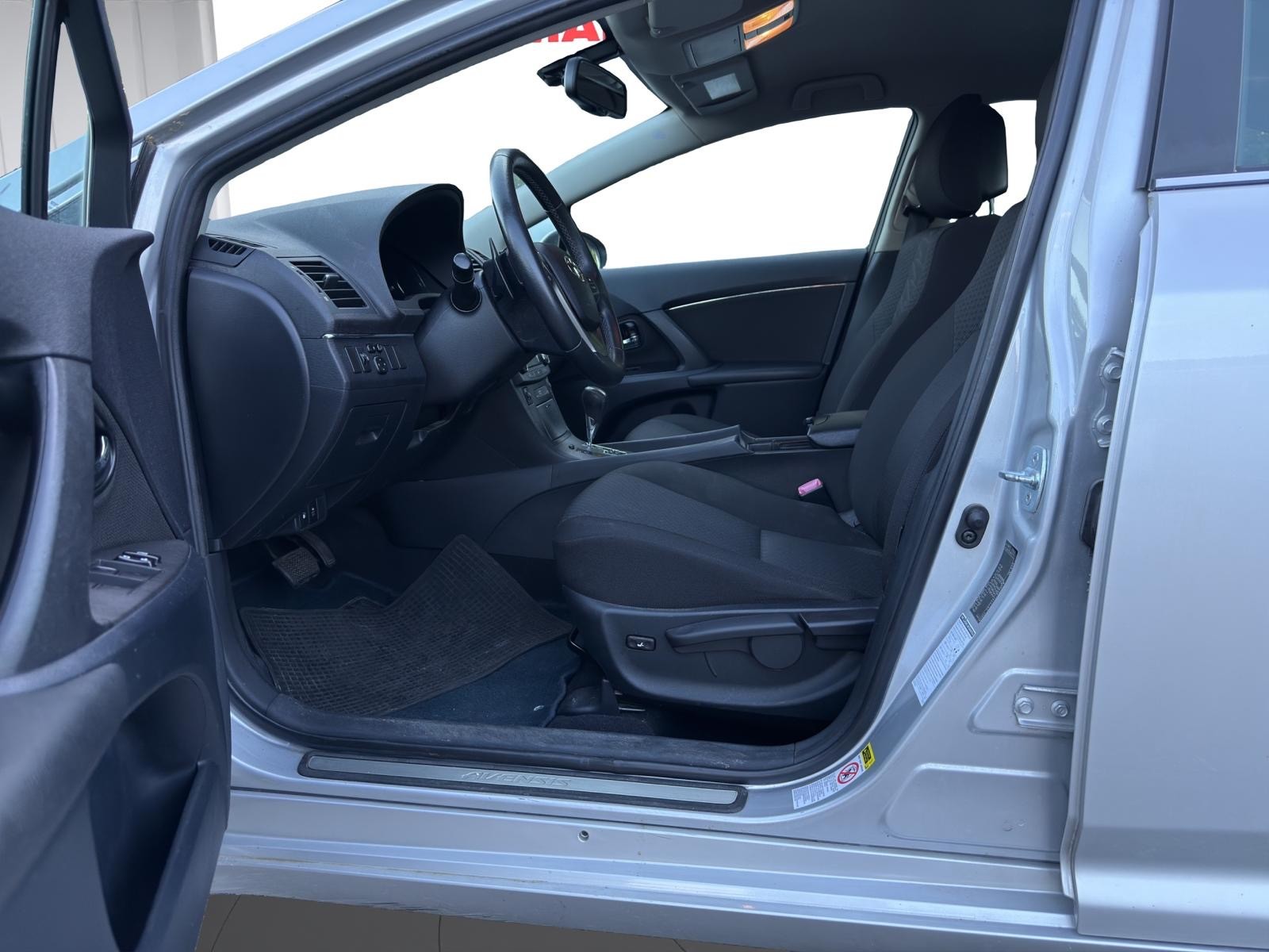 TOYOTA Avensis 2.0 Linea Luna Multidrive-image-9