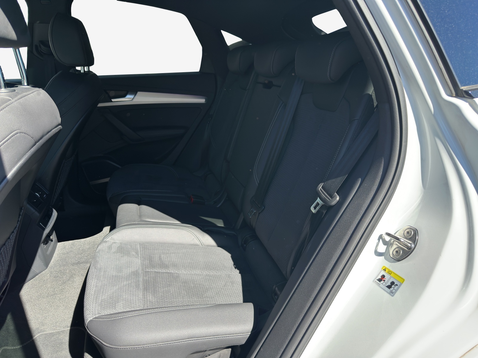 AUDI Q5 Sportback 40 TDI Blackedition quattro S-tronic-image-11