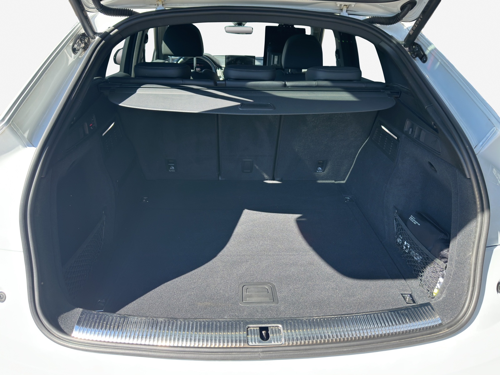 AUDI Q5 Sportback 40 TDI Blackedition quattro S-tronic-image-12